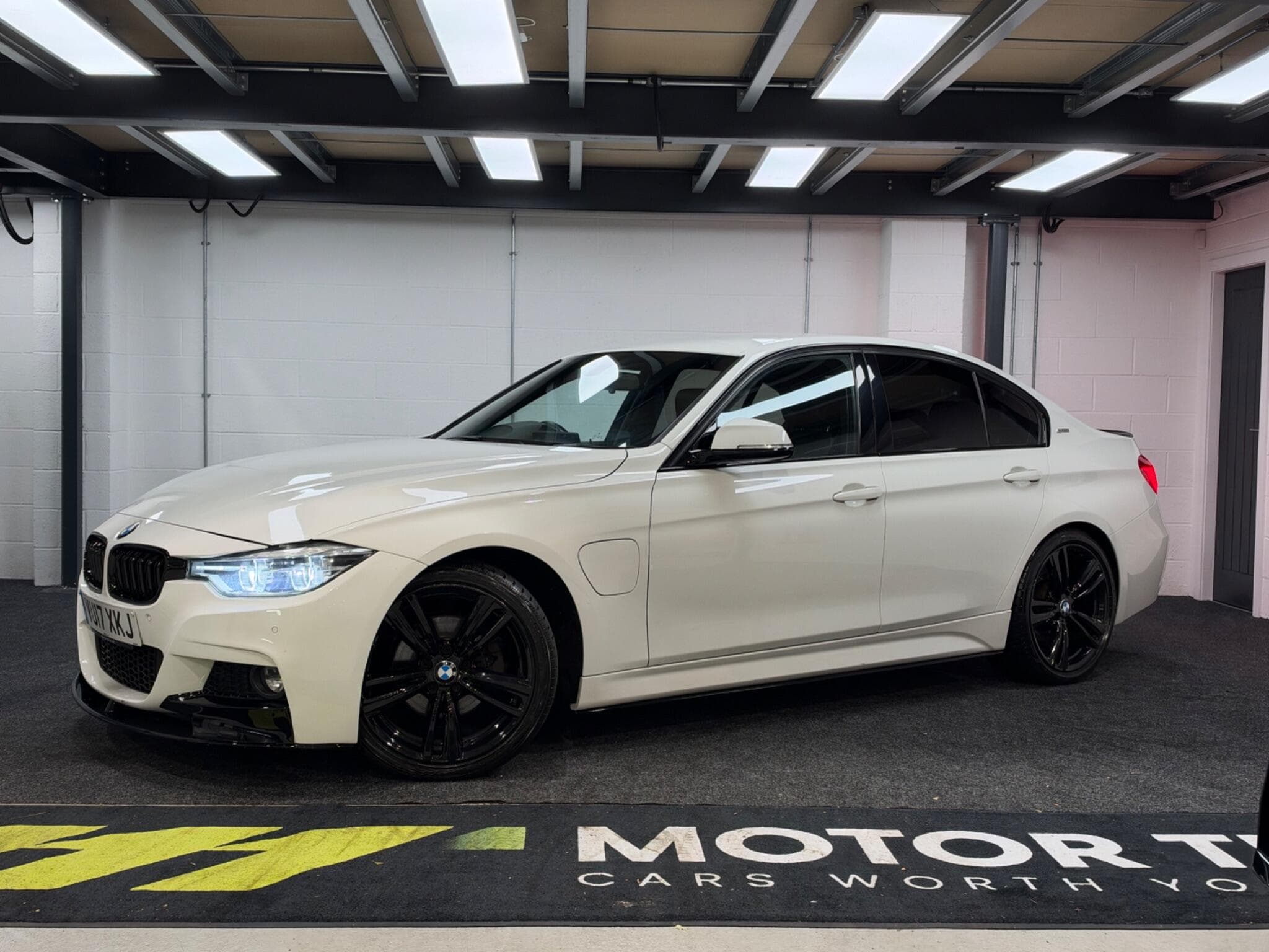 2017 BMW 3 Series - Main