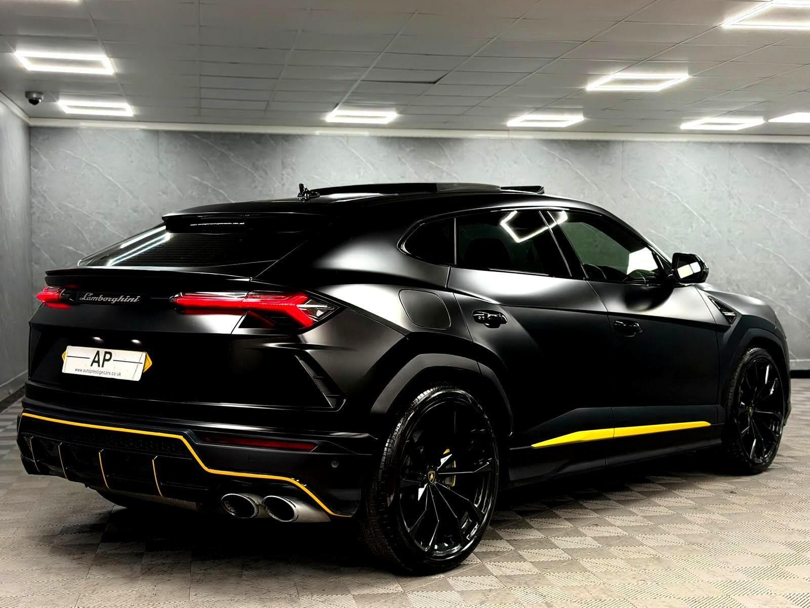 2022 Lamborghini Urus - Thumbnail 37