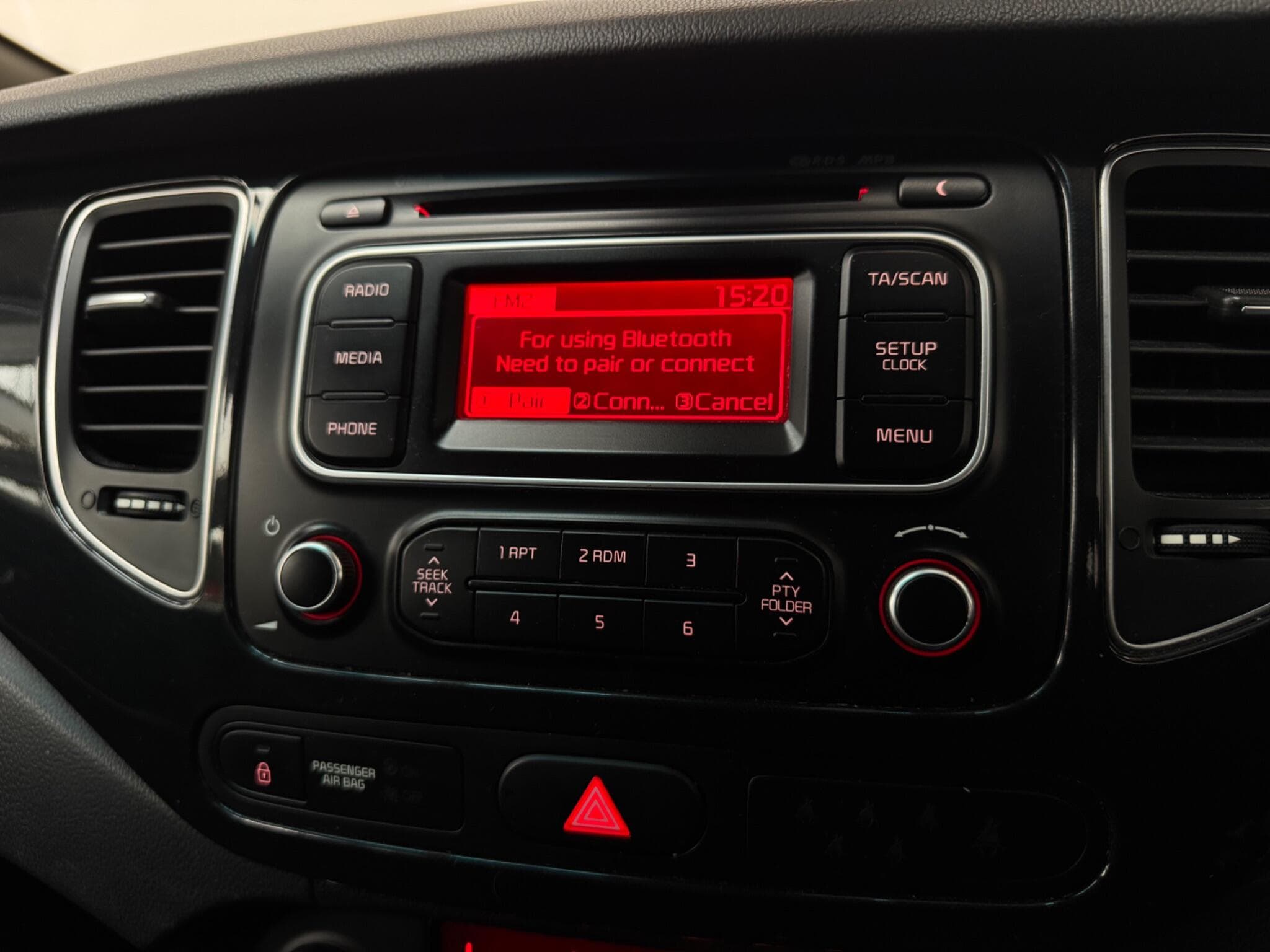2015 Kia Carens - Thumbnail 17