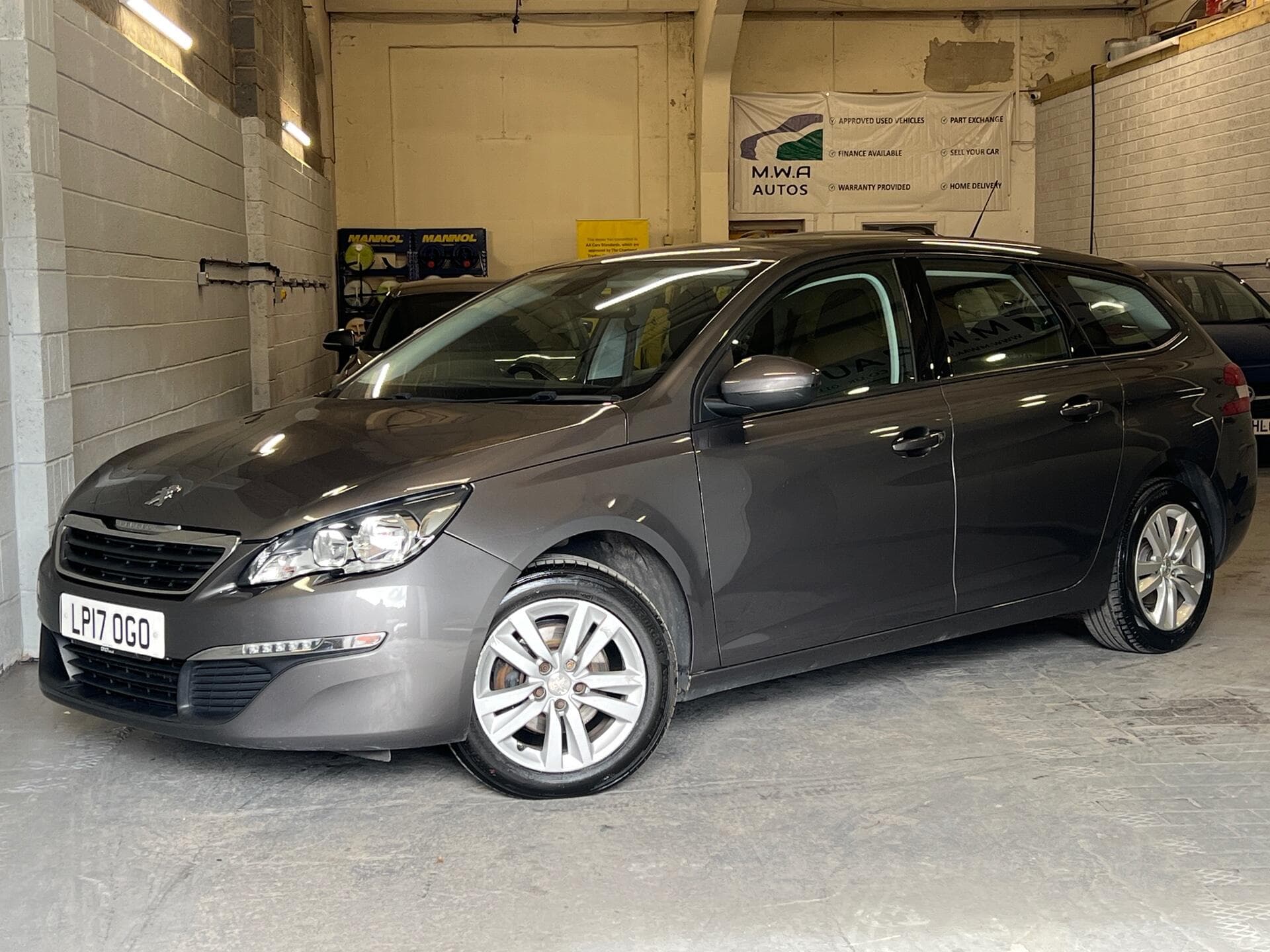 2017 Peugeot 308 SW - Thumbnail 16