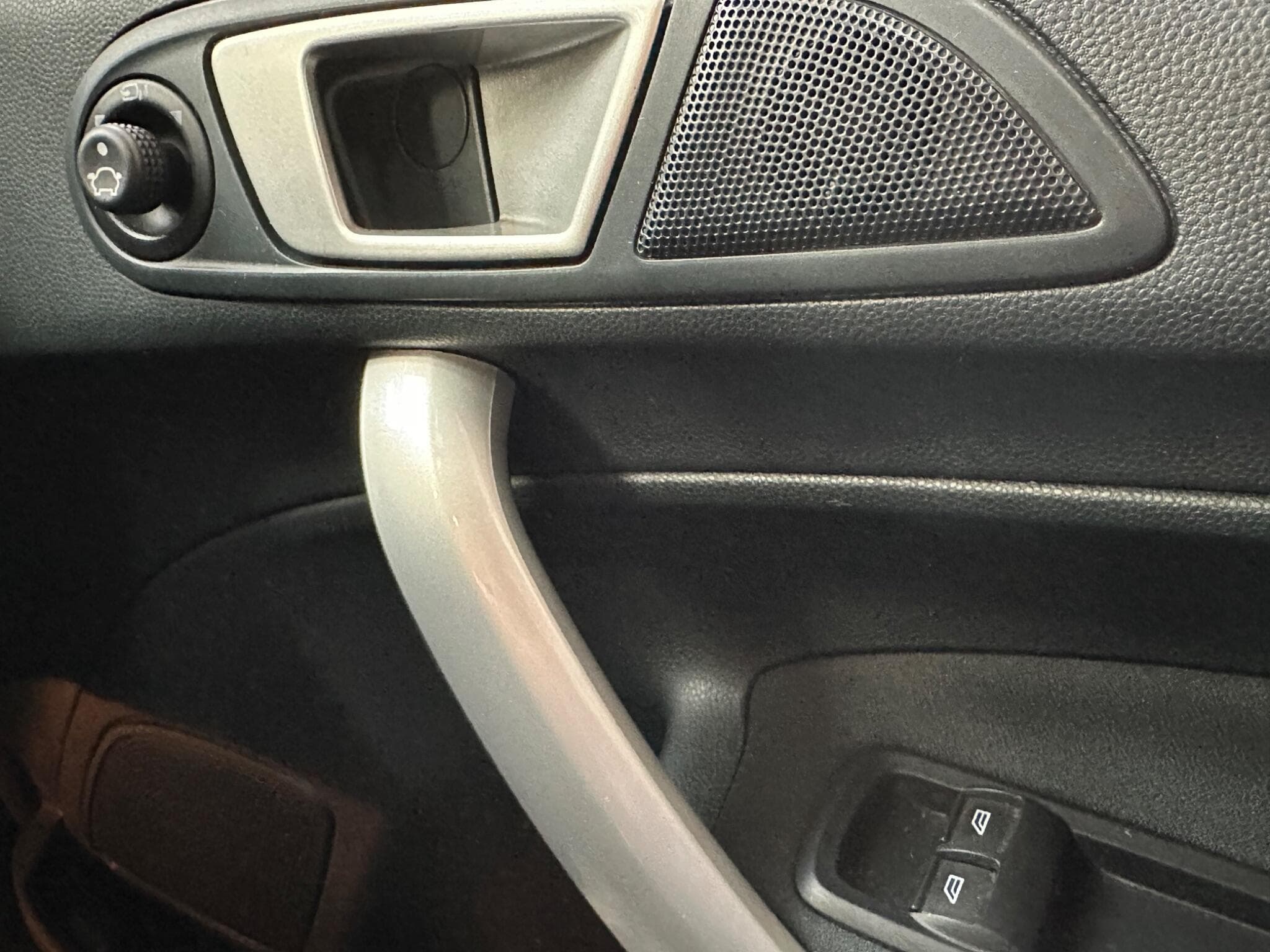 2011 Ford Fiesta - Thumbnail 14