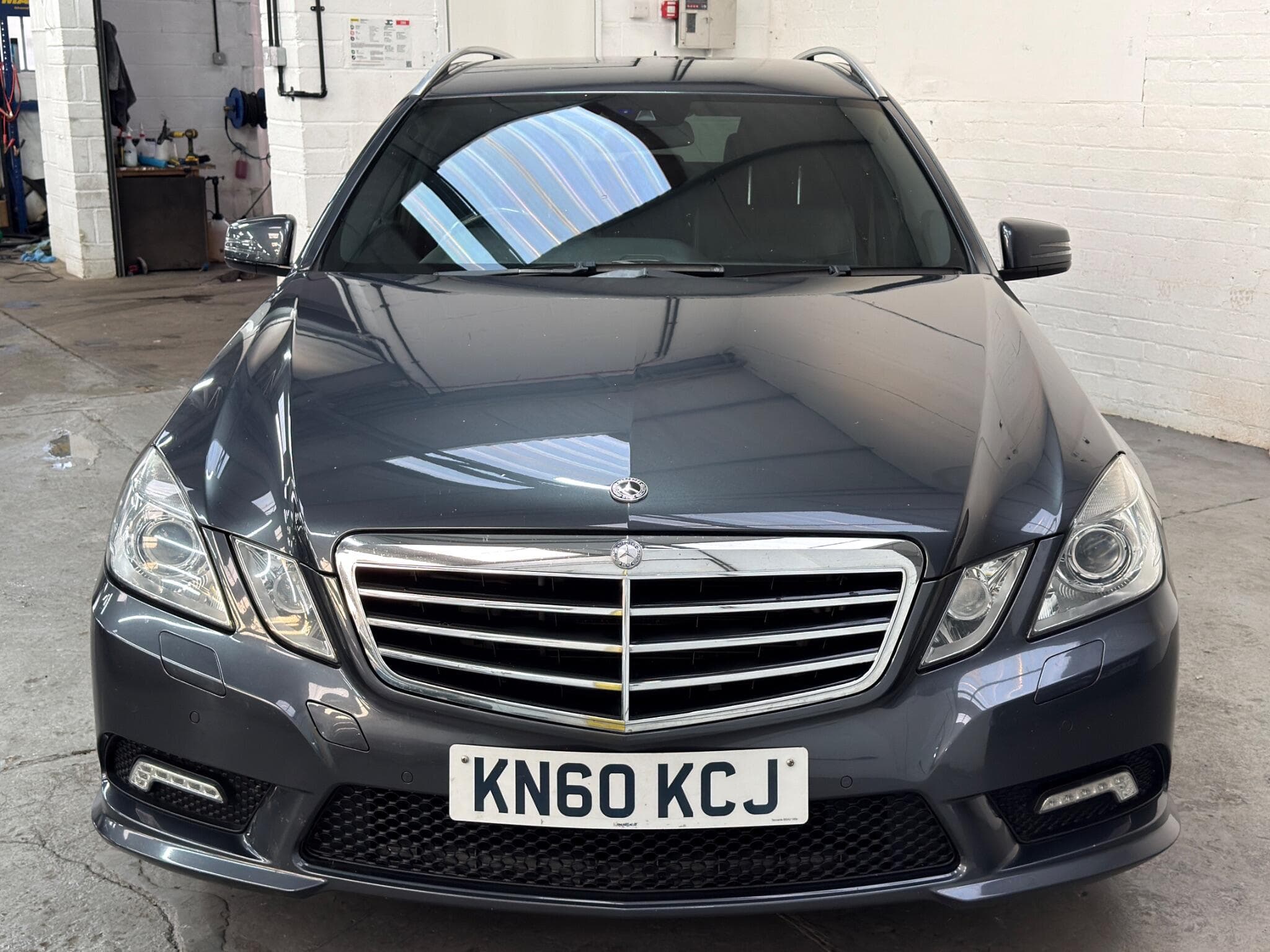 2010 Mercedes-Benz E Class - Thumbnail 2