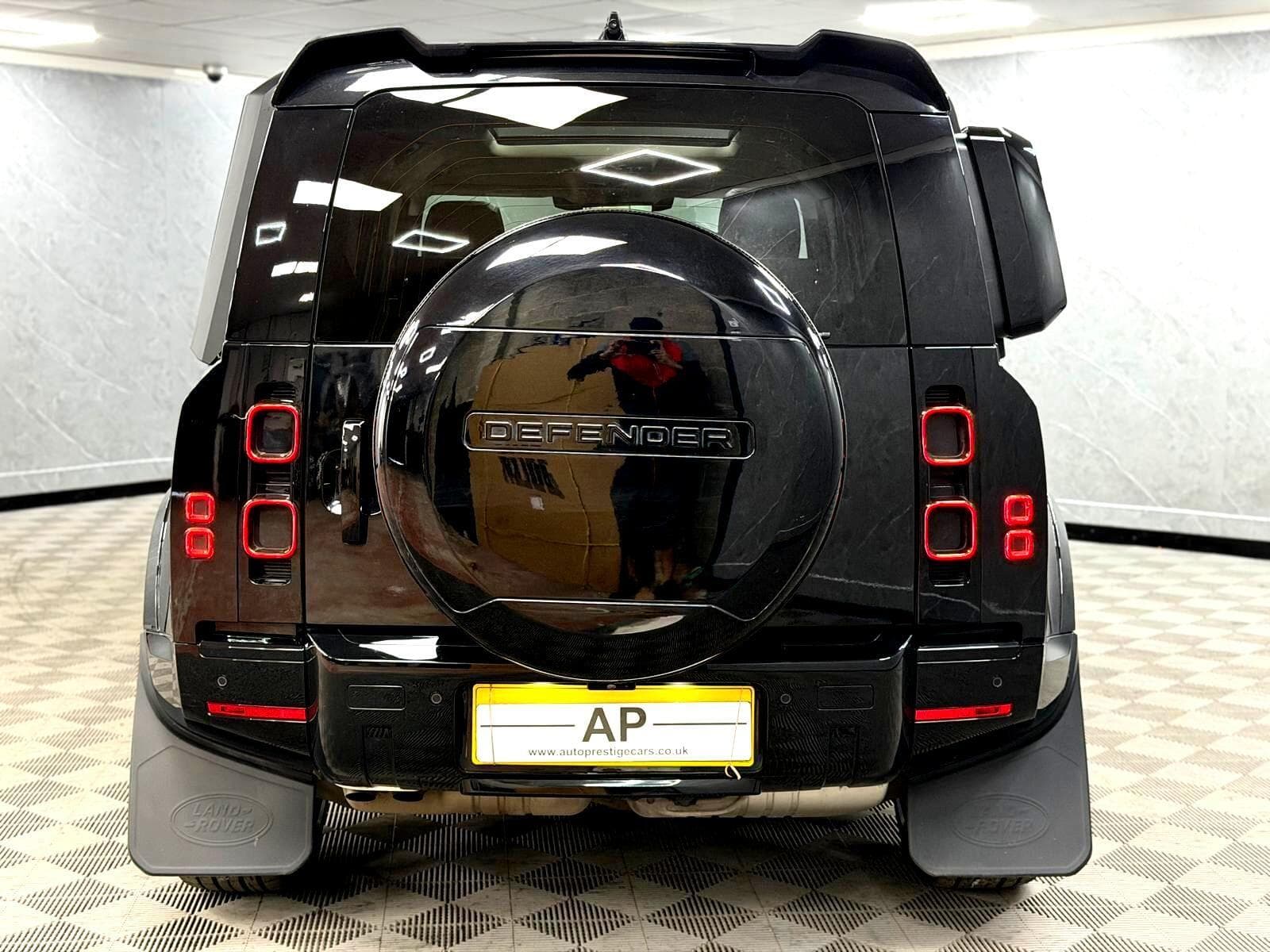 2024 Land Rover Defender 110 - Thumbnail 22