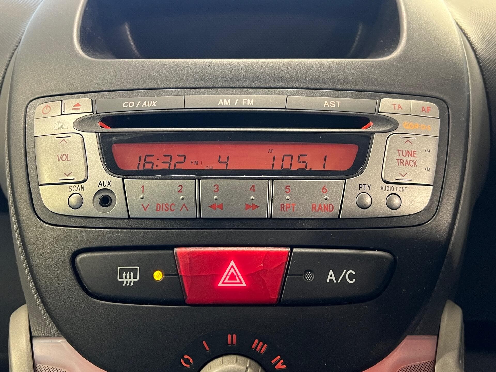 2008 Peugeot 107 - Thumbnail 27