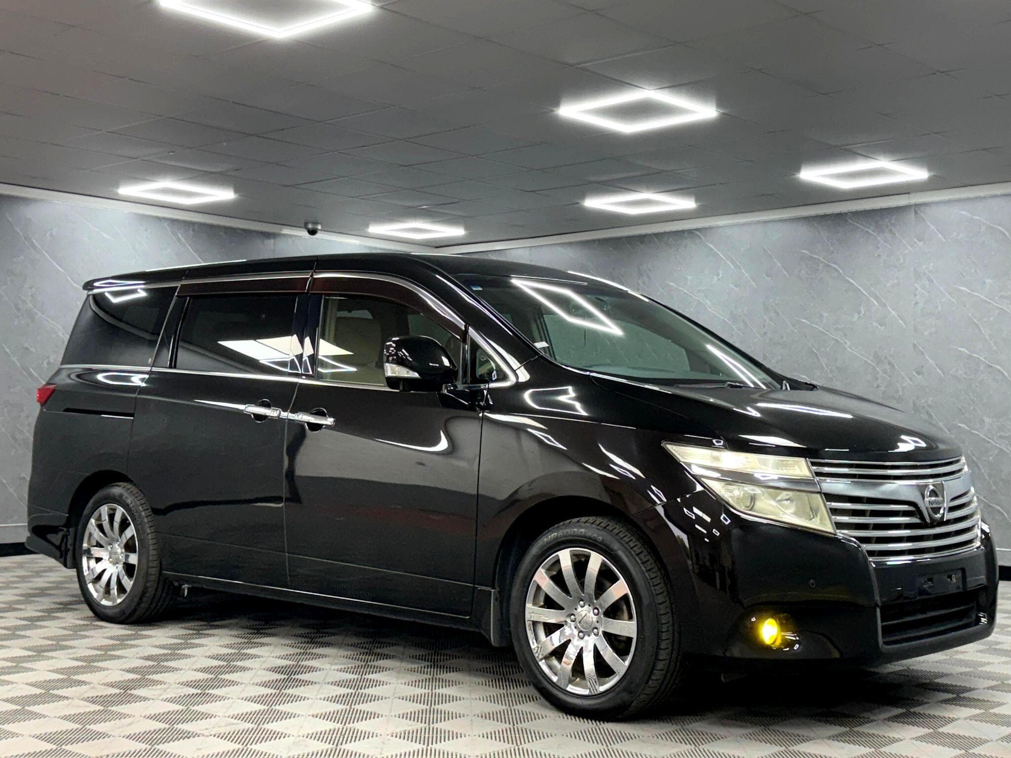 2011 Nissan Elgrand - Thumbnail 21