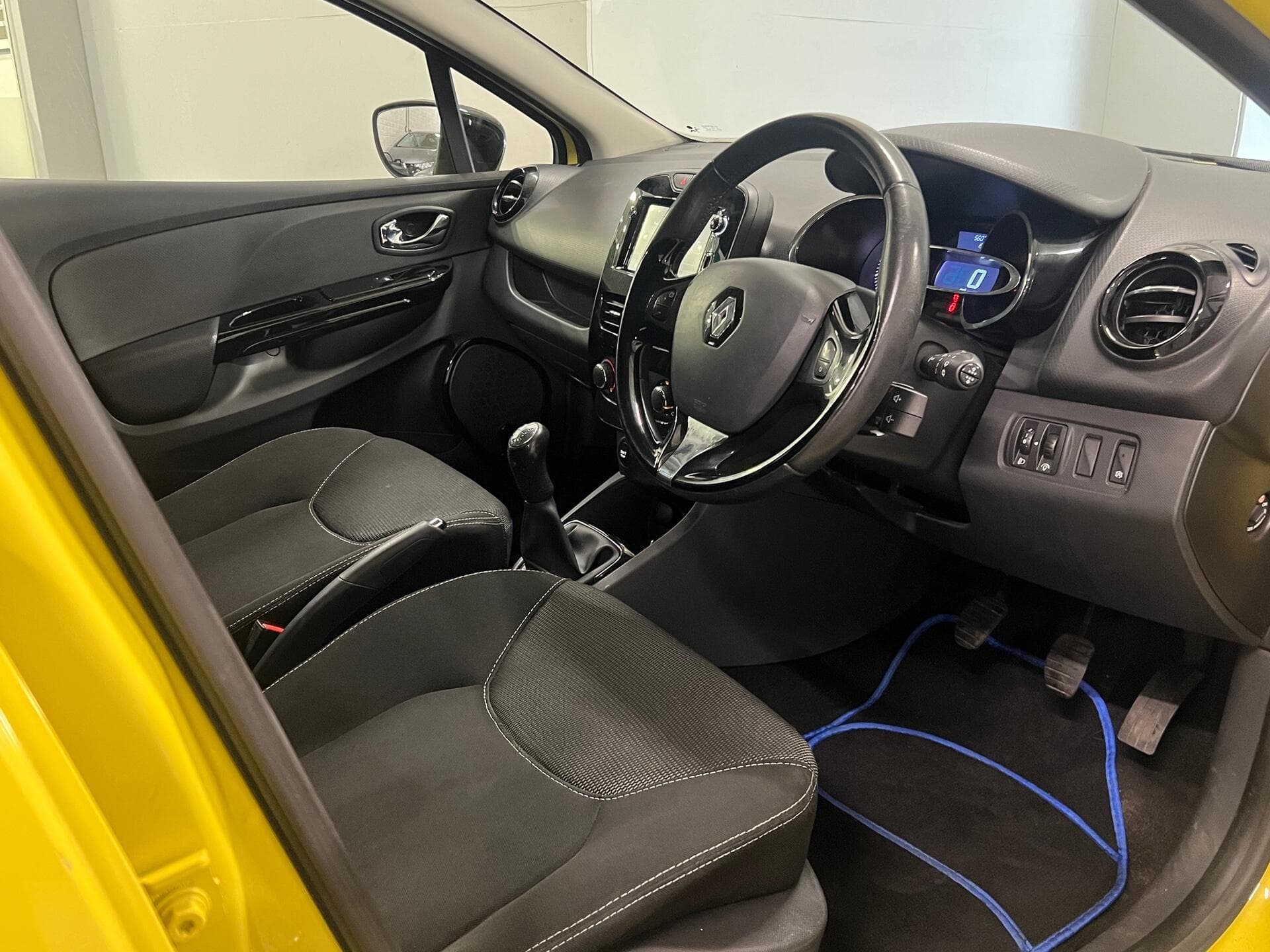 2013 Renault Clio - Thumbnail 23