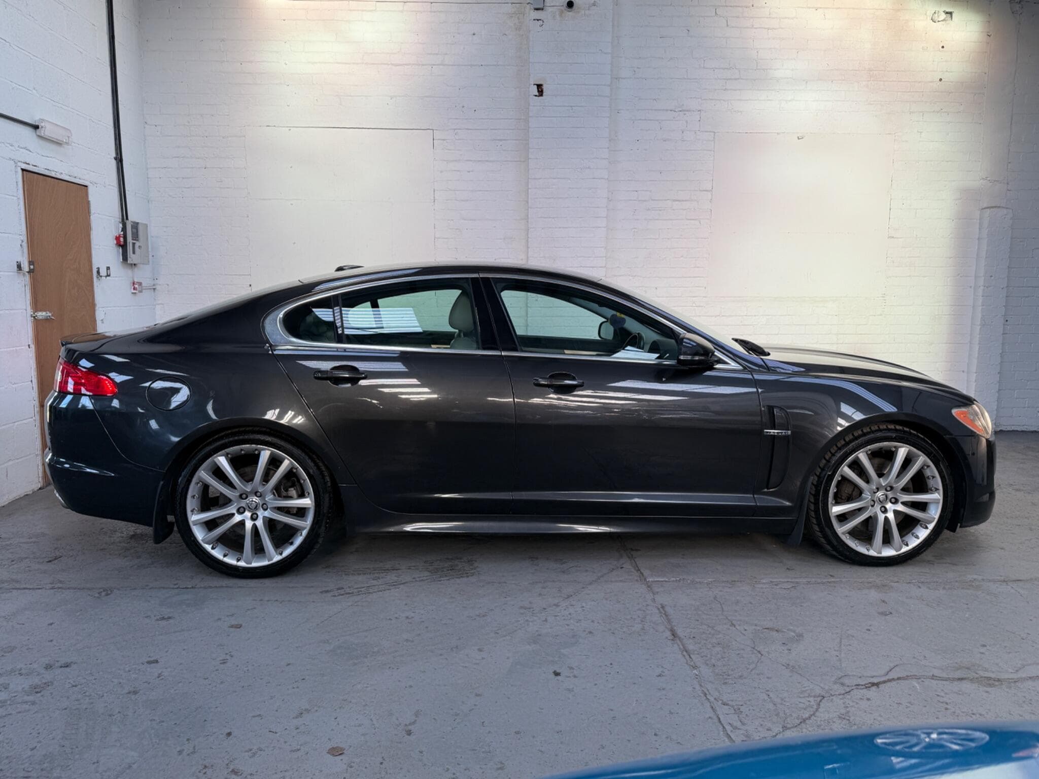 2011 Jaguar XF - Thumbnail 7