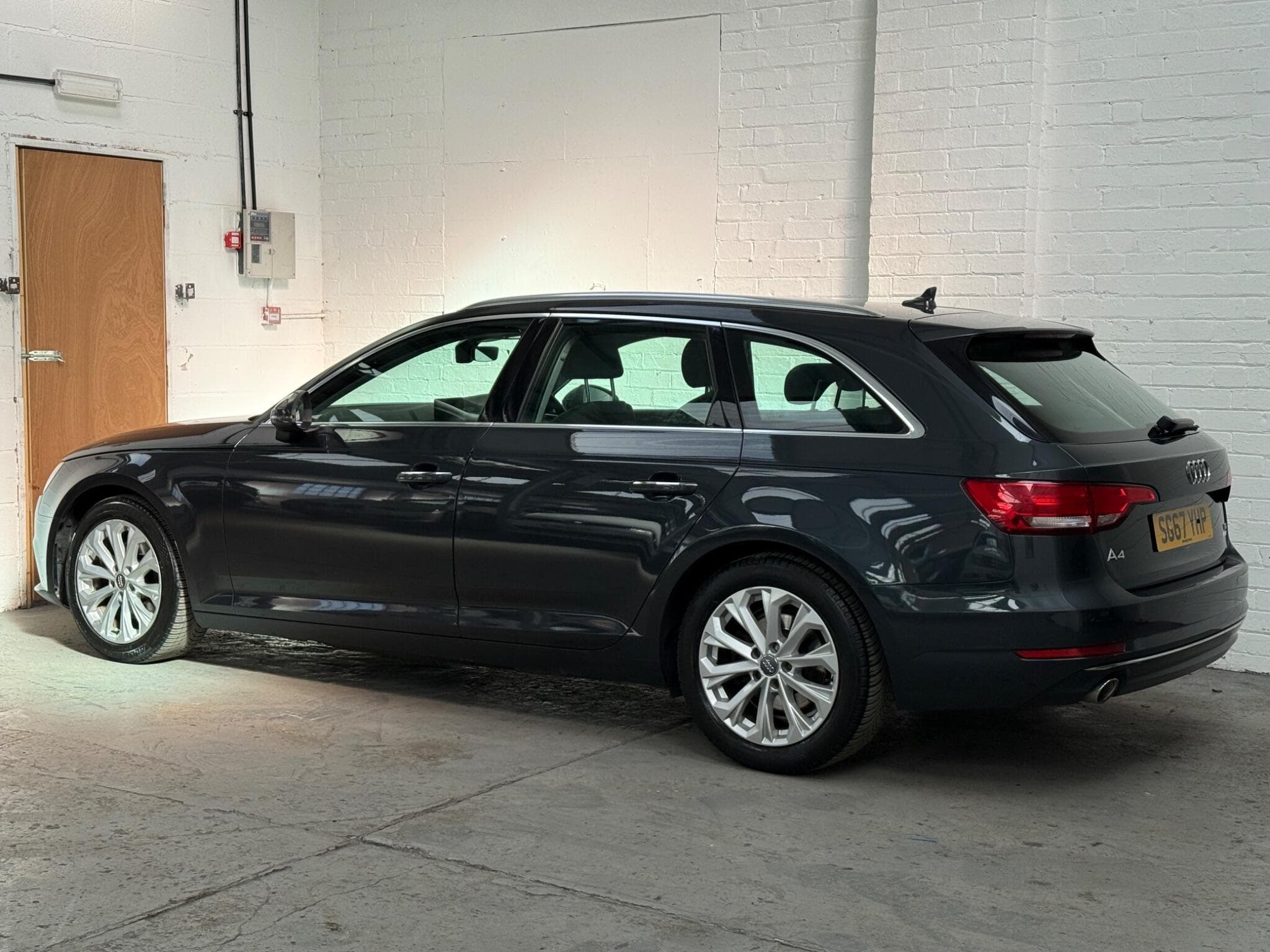 2017 Audi A4 Avant - Thumbnail 5