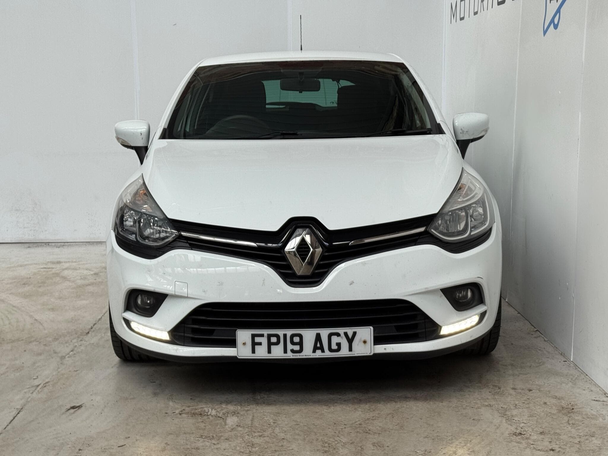 2019 Renault Clio - Image 2