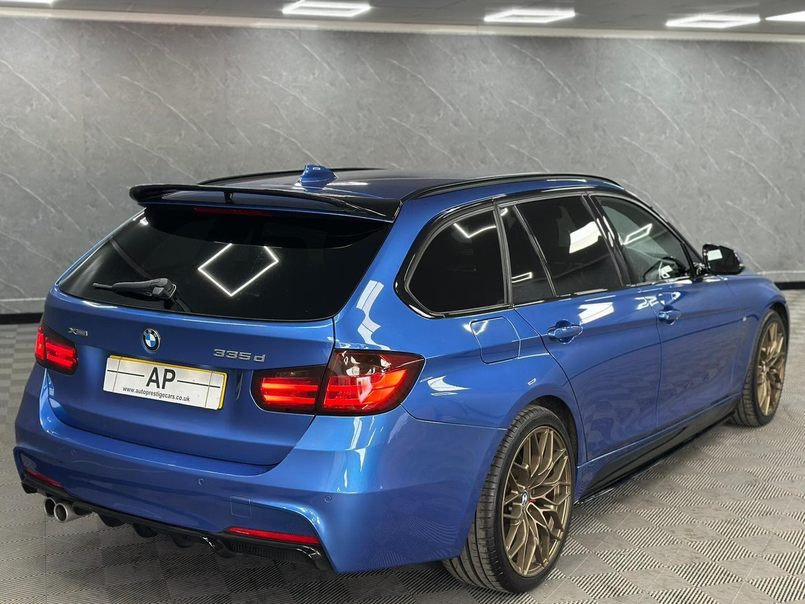 2015 BMW 3 Series - Thumbnail 25