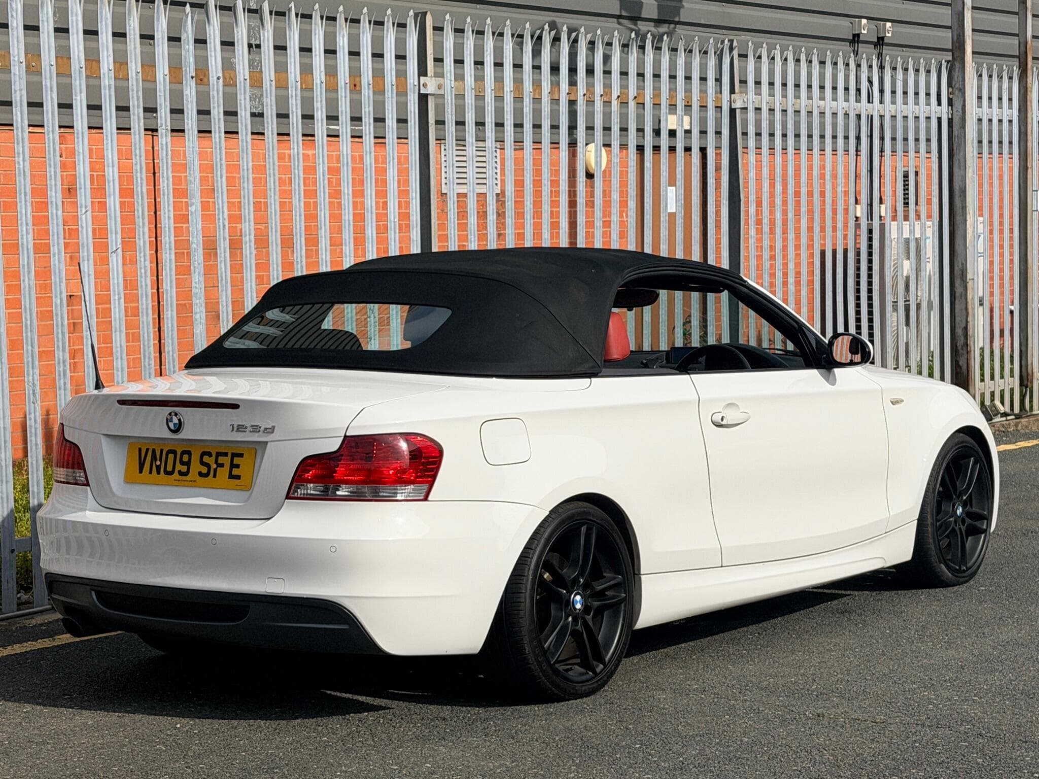 2009 BMW 1 Series - Thumbnail 16
