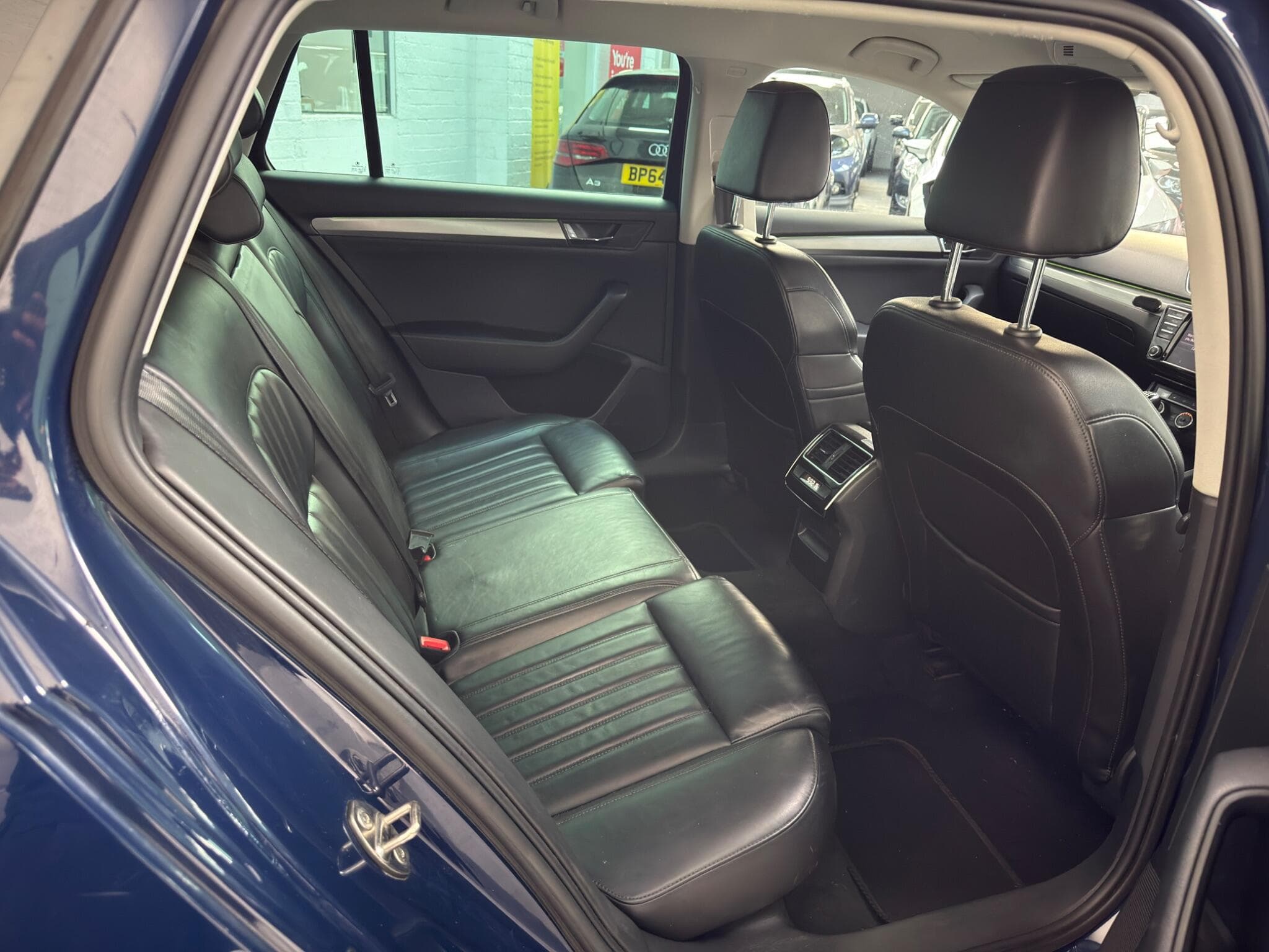 2016 Skoda Superb - Thumbnail 14