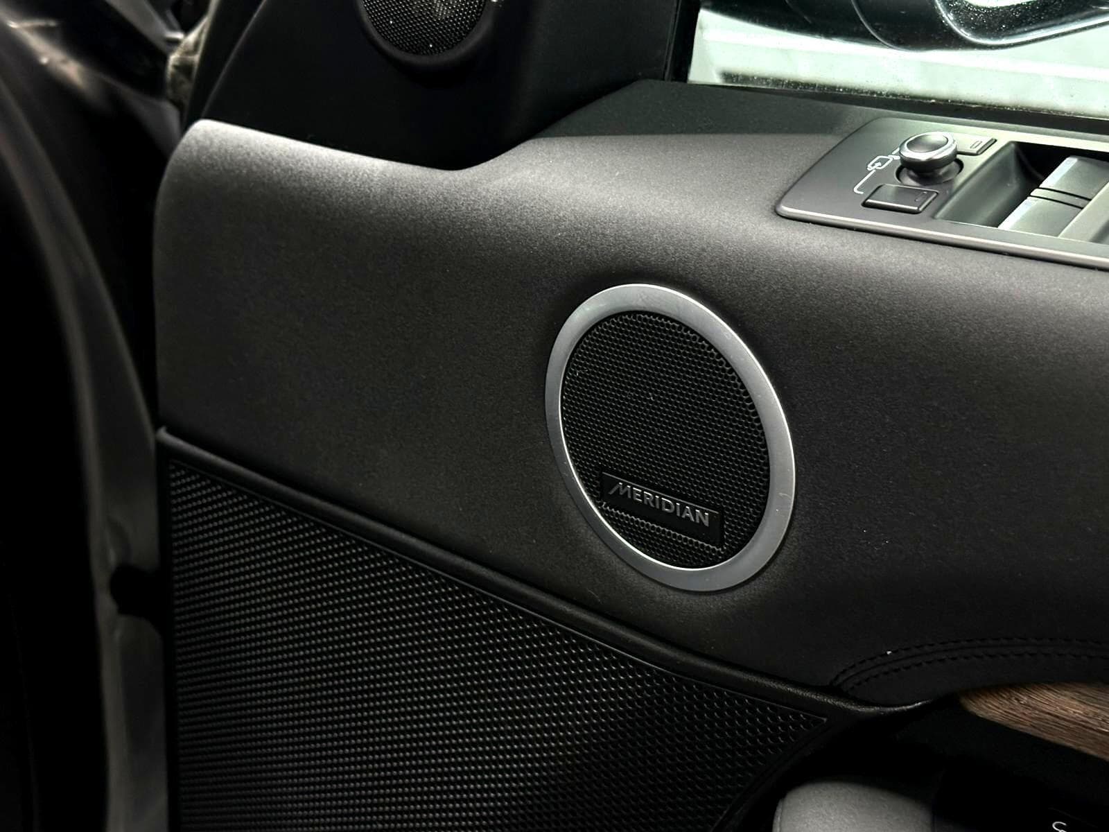 2017 Land Rover Discovery - Thumbnail 36