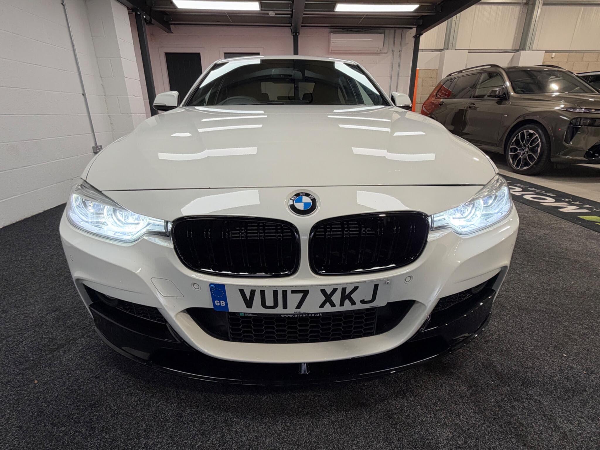 2017 BMW 3 Series - Thumbnail 4