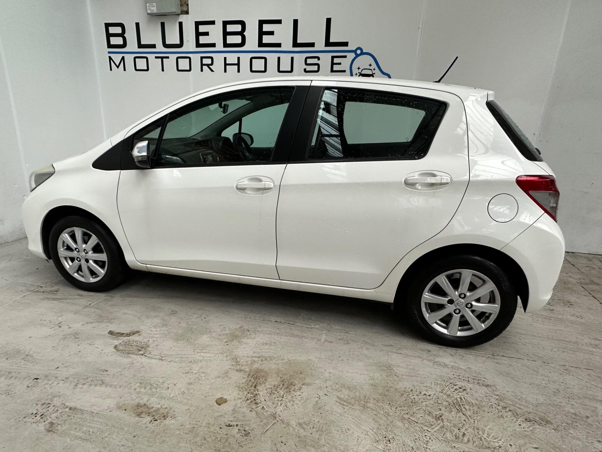 2011 Toyota Yaris - Thumbnail 7