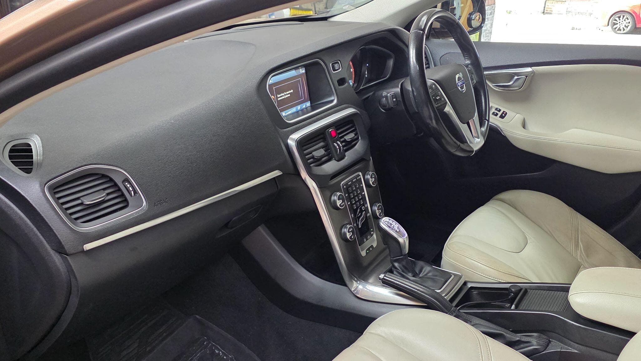 2013 Volvo V40 - Thumbnail 16