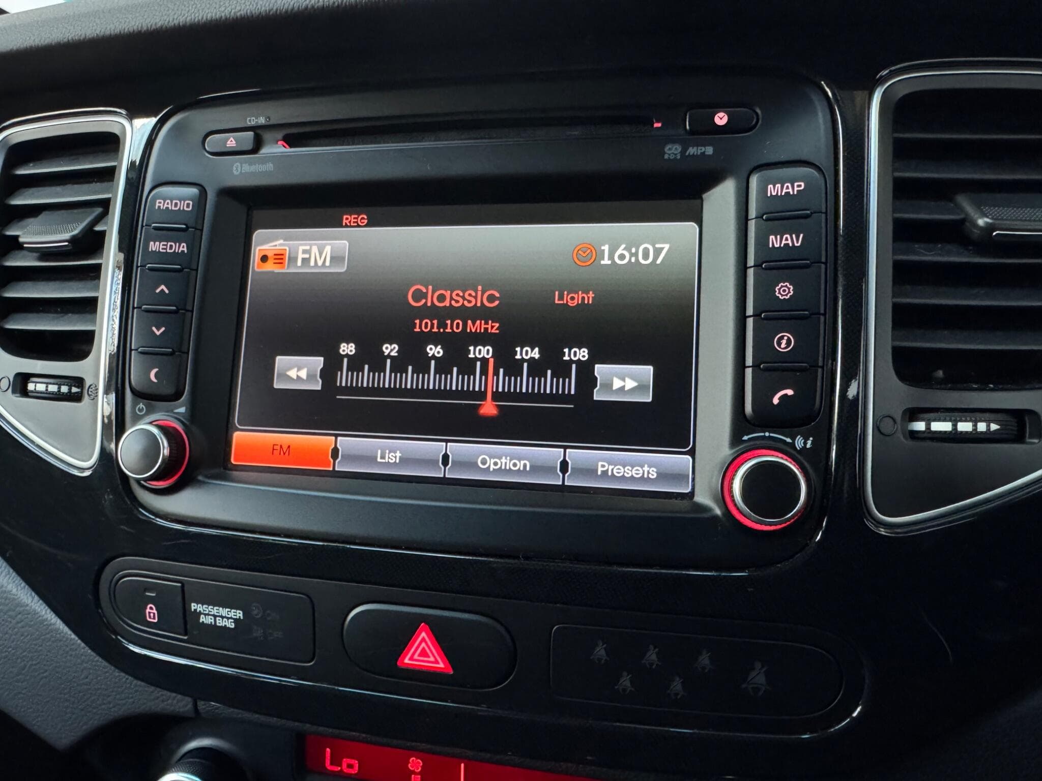 2016 Kia Carens - Thumbnail 15