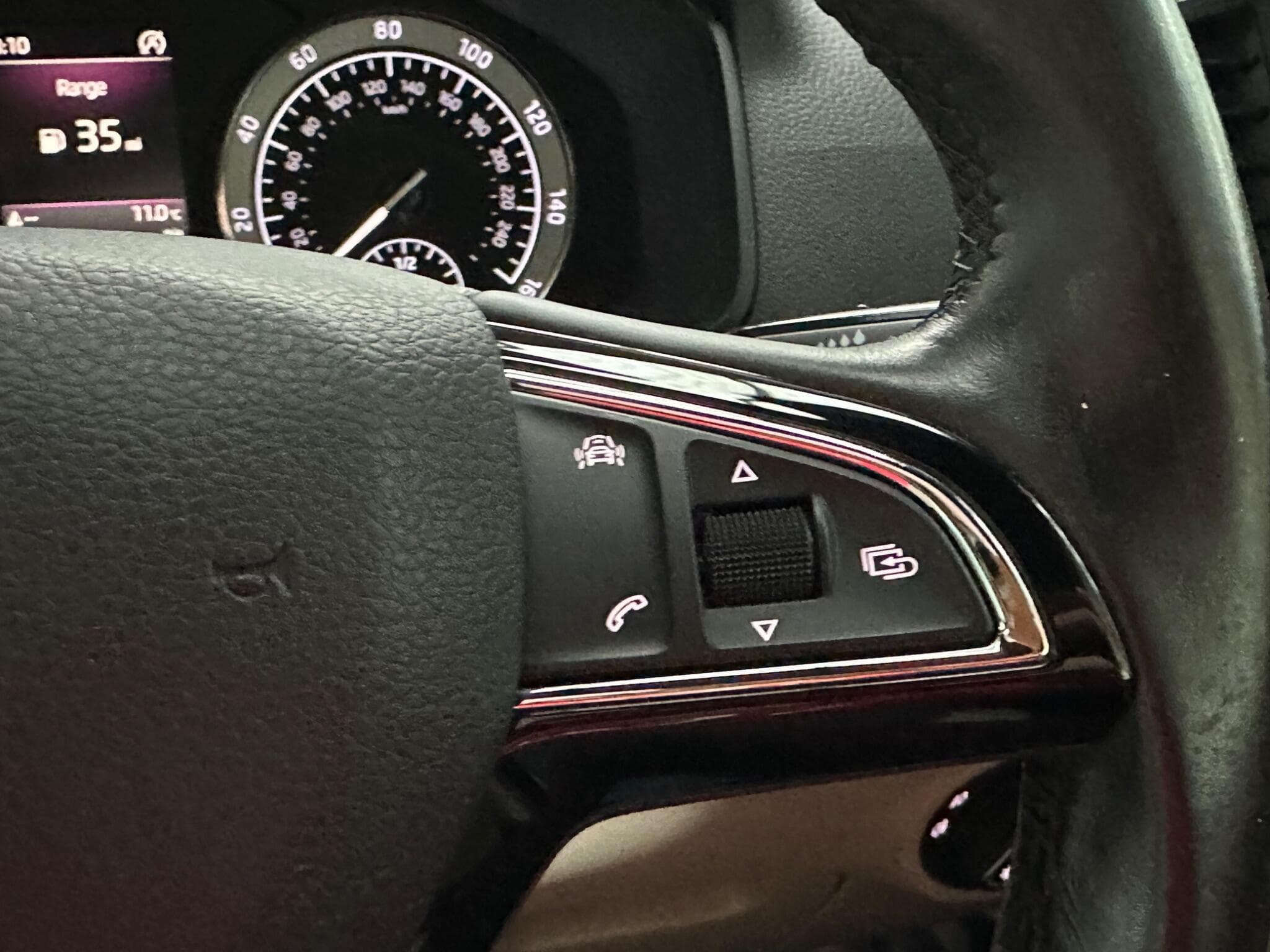 2018 Skoda Karoq - Thumbnail 24