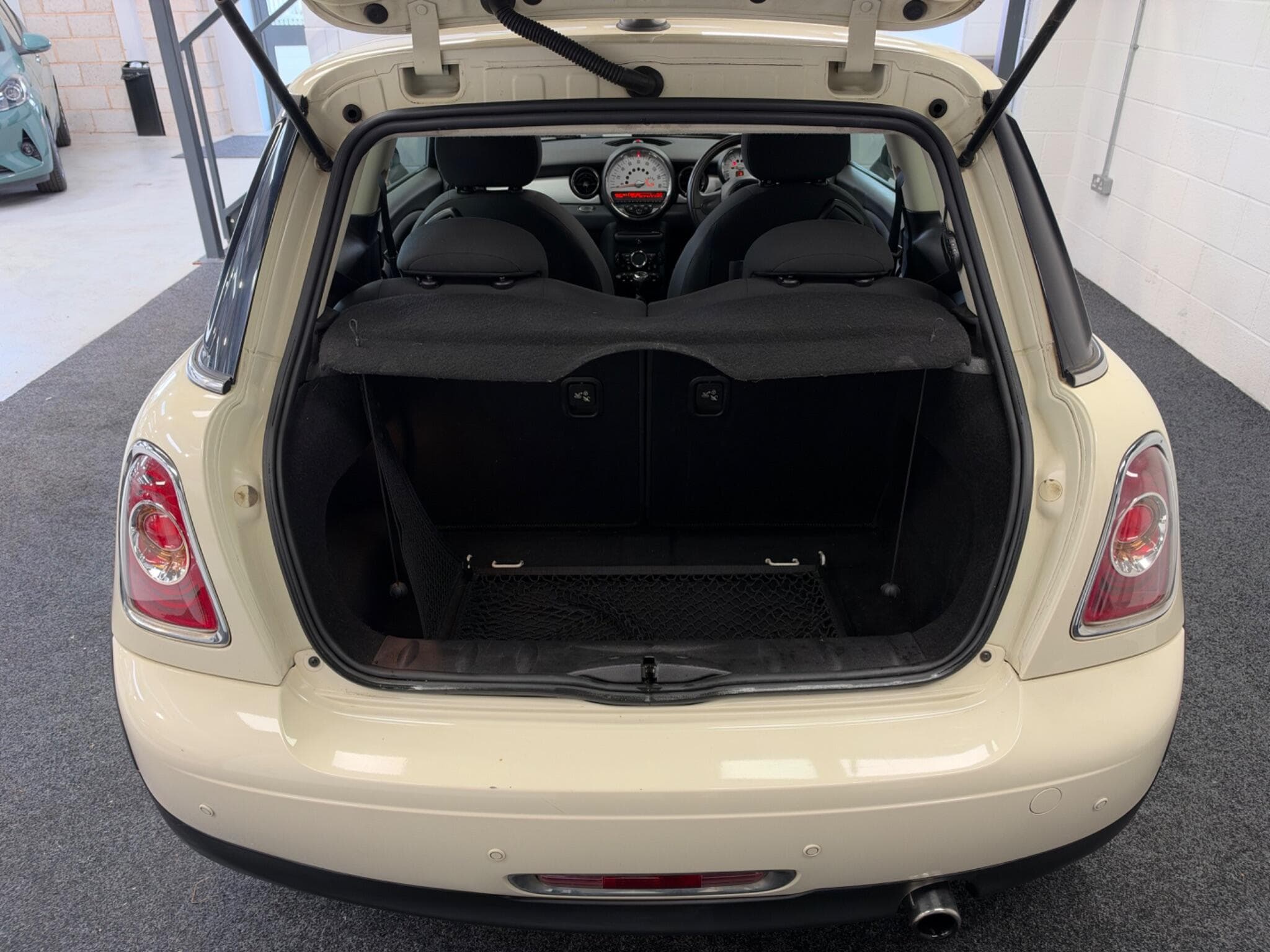 2011 MINI Hatch - Thumbnail 33