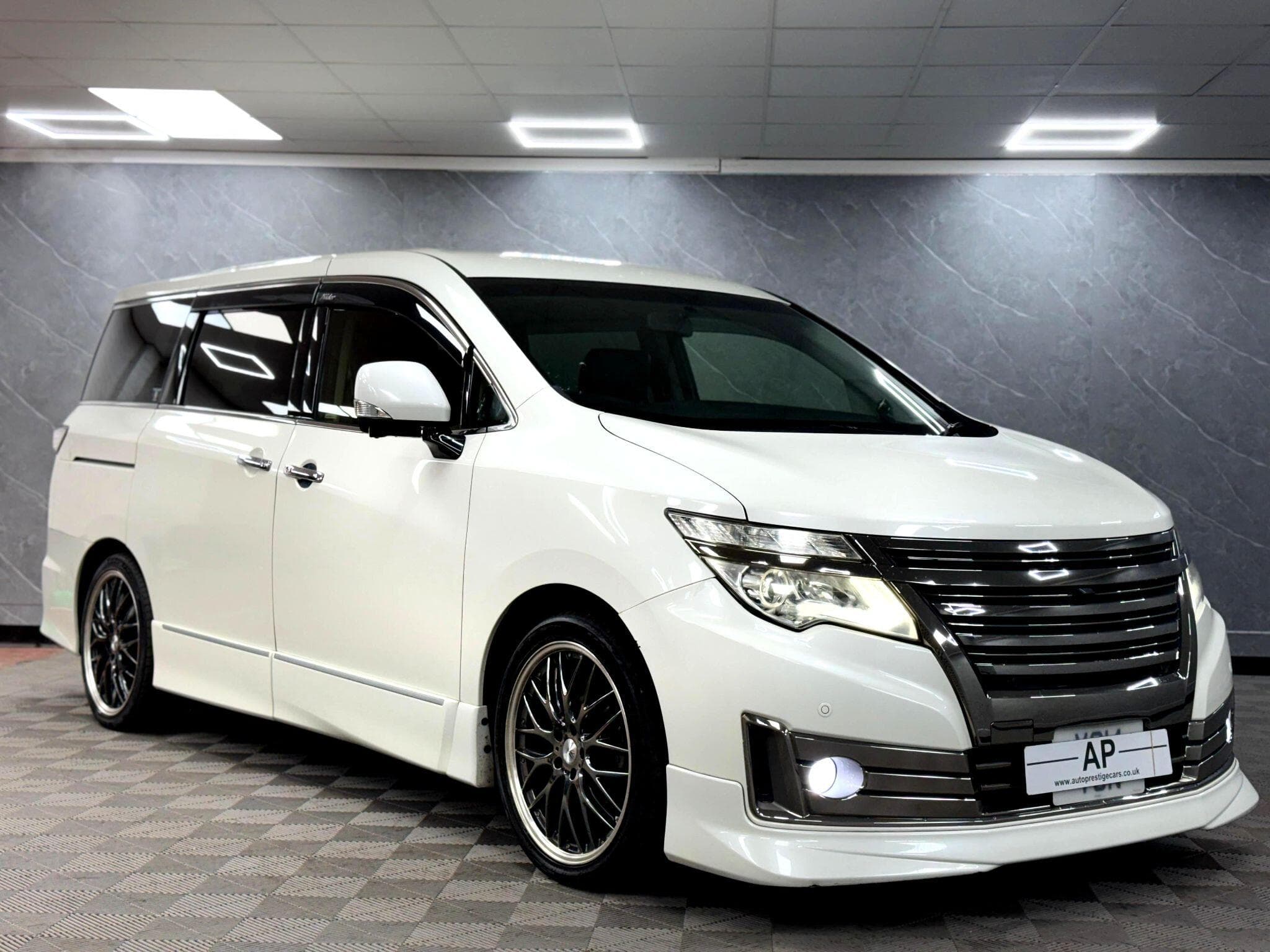 2014 Nissan Elgrand - Thumbnail 8