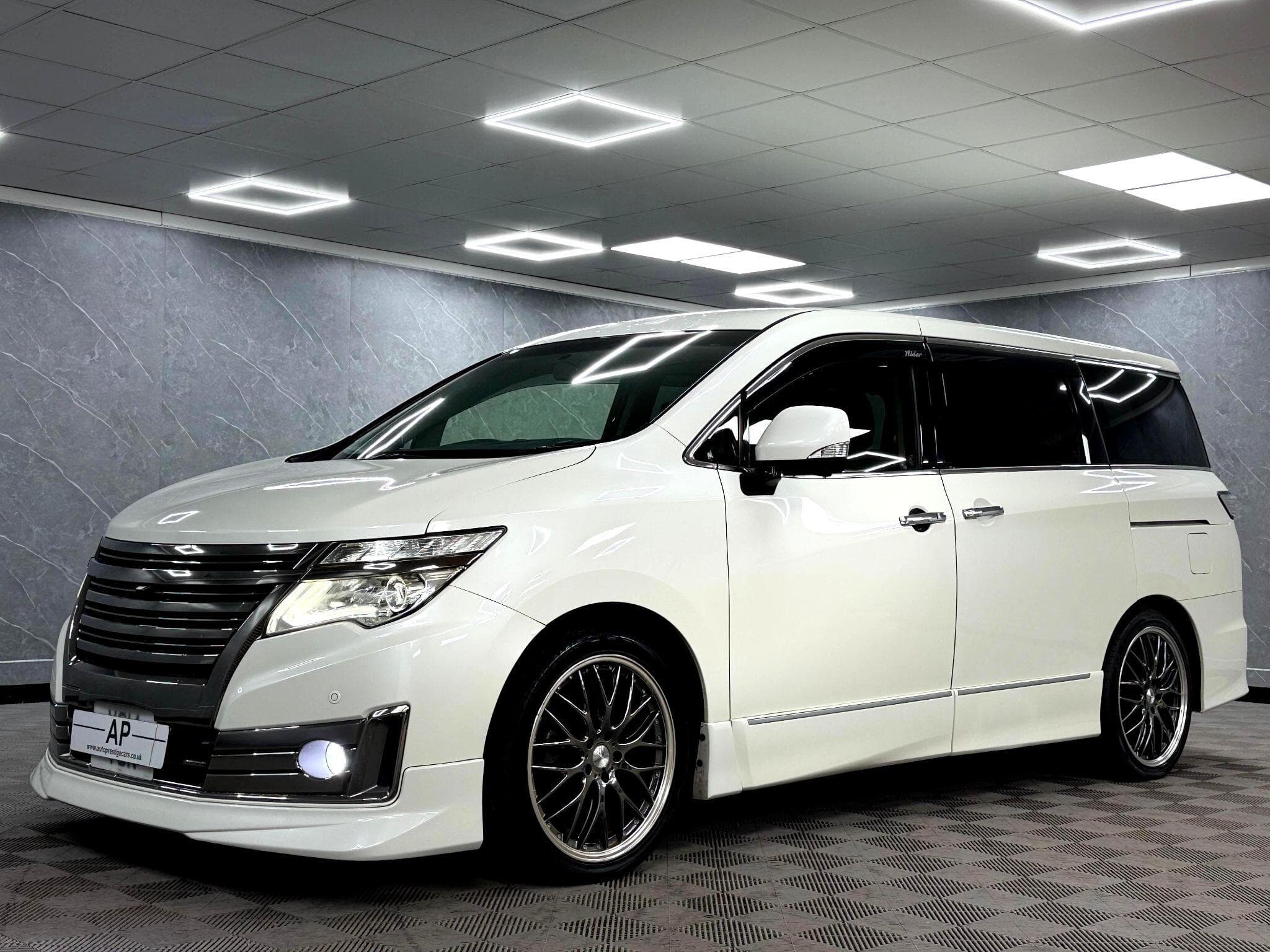 2014 Nissan Elgrand - Thumbnail 21
