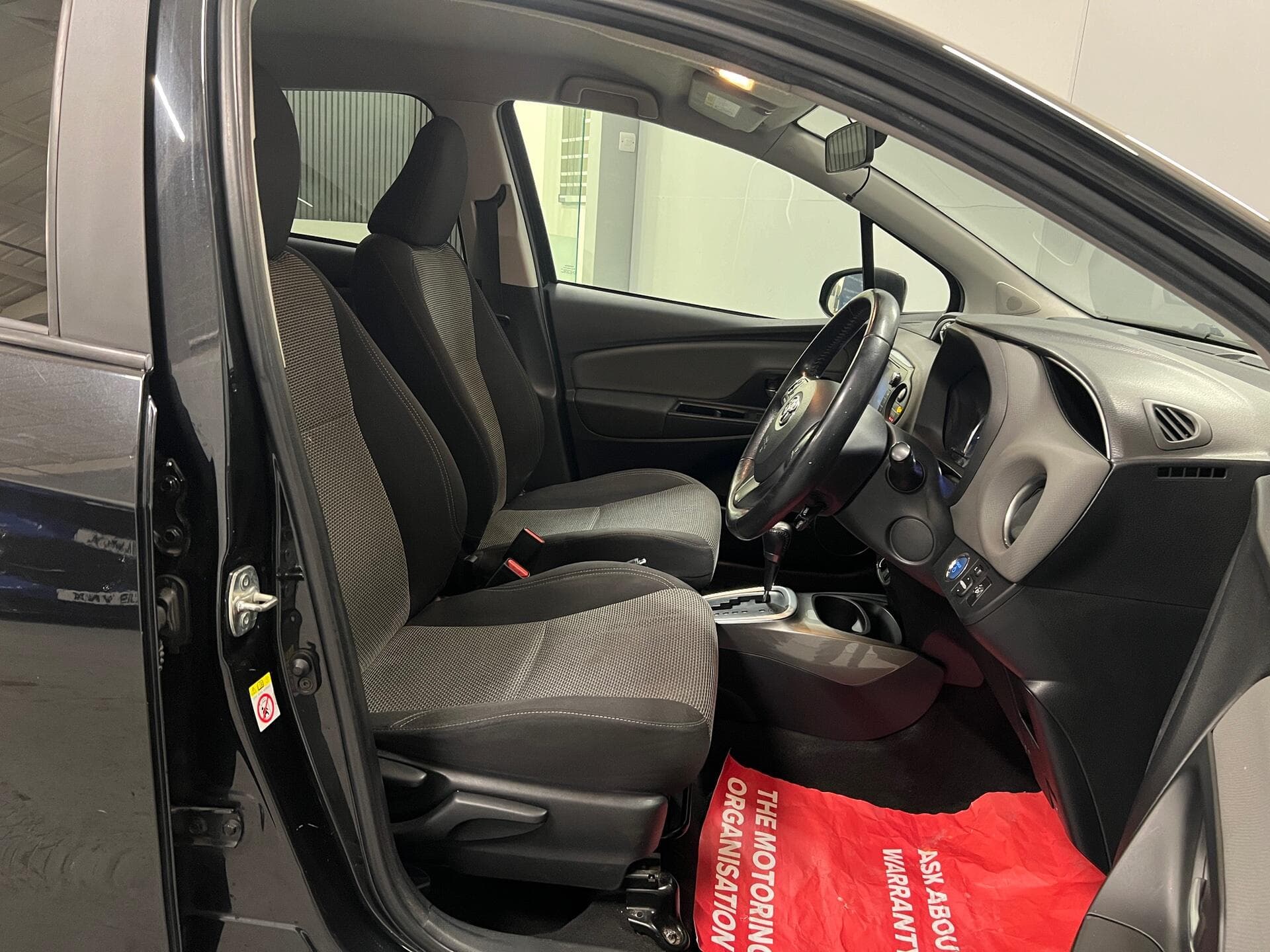 2016 Toyota Yaris - Thumbnail 22