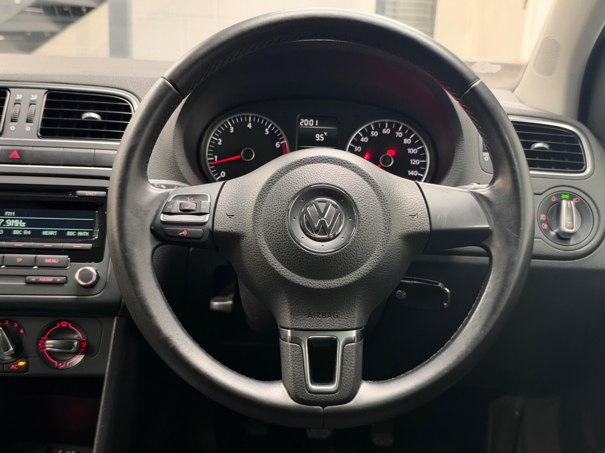 2012 Volkswagen Polo - Thumbnail 34