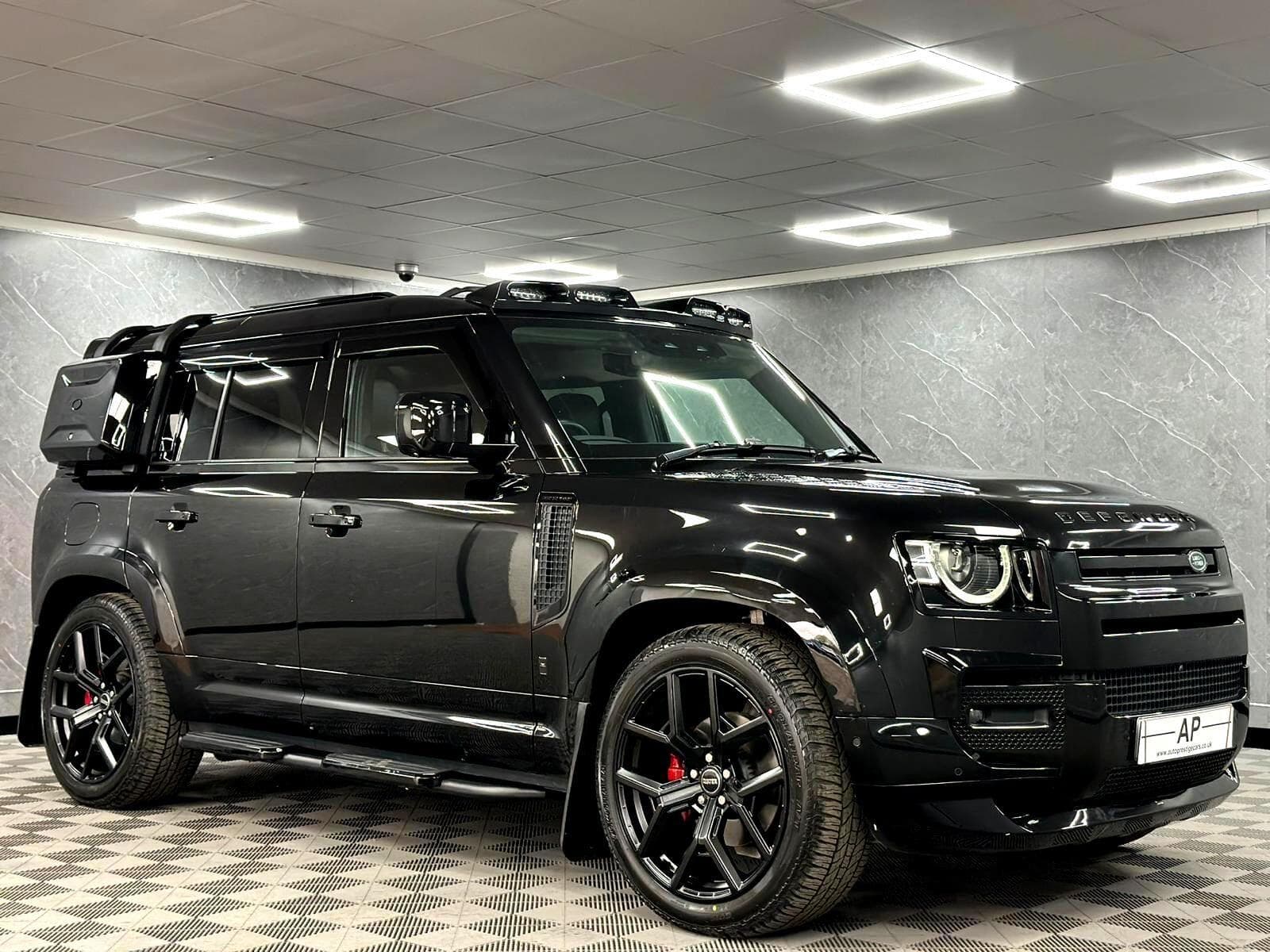 2025 Land Rover Defender 110 - Thumbnail 44