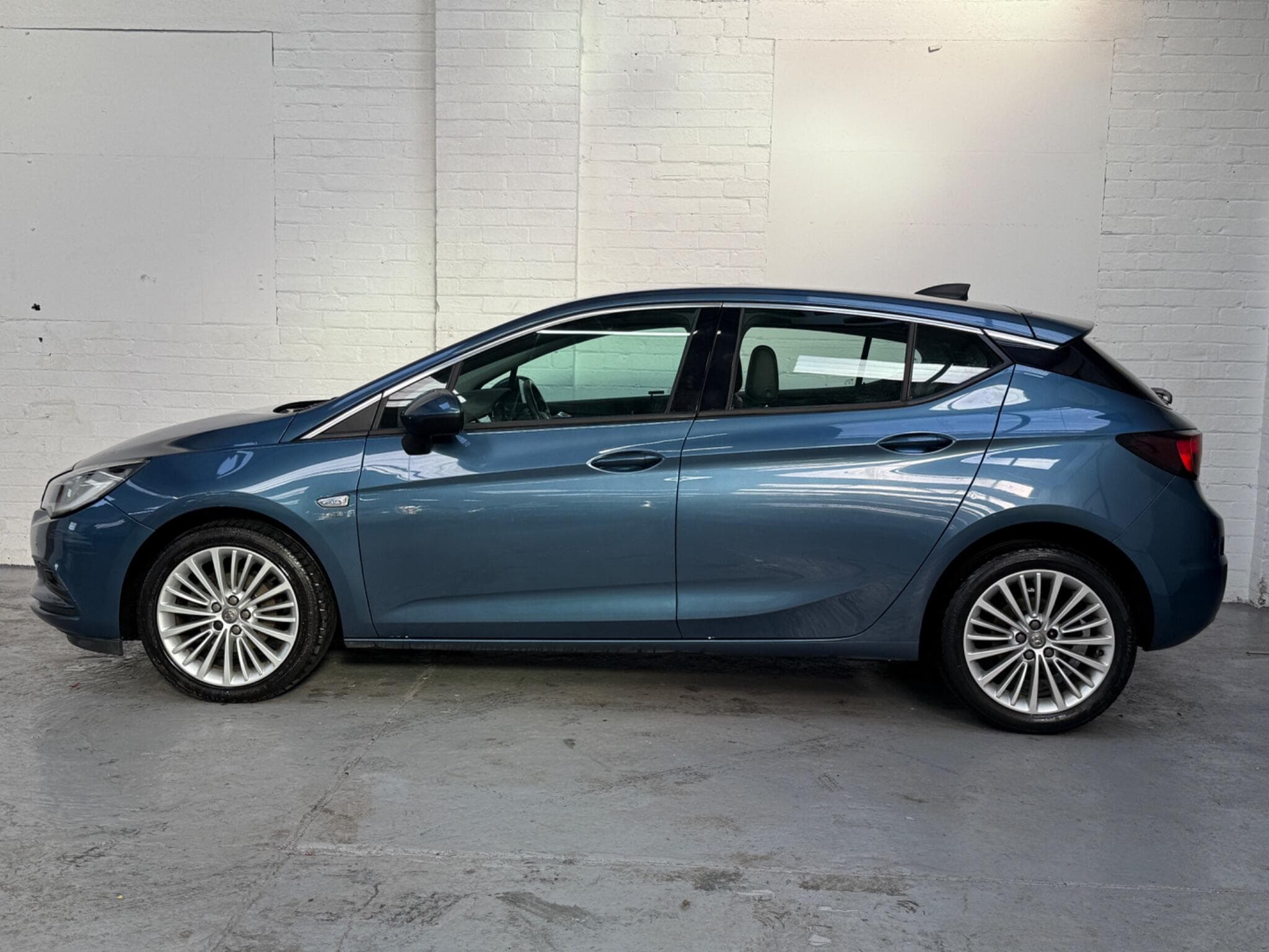 2016 Vauxhall Astra - Thumbnail 9