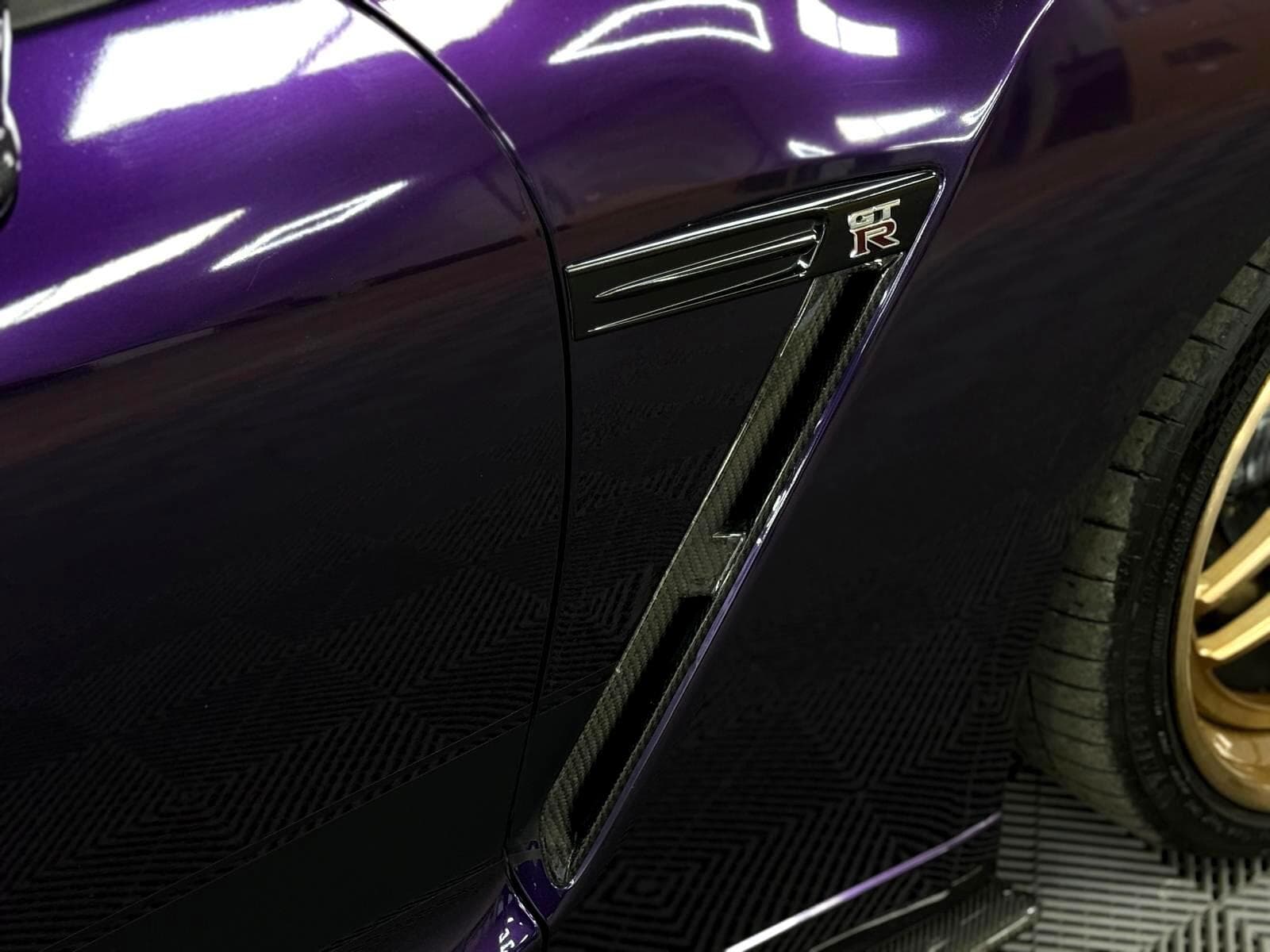 2011 Nissan GT-R - Thumbnail 72