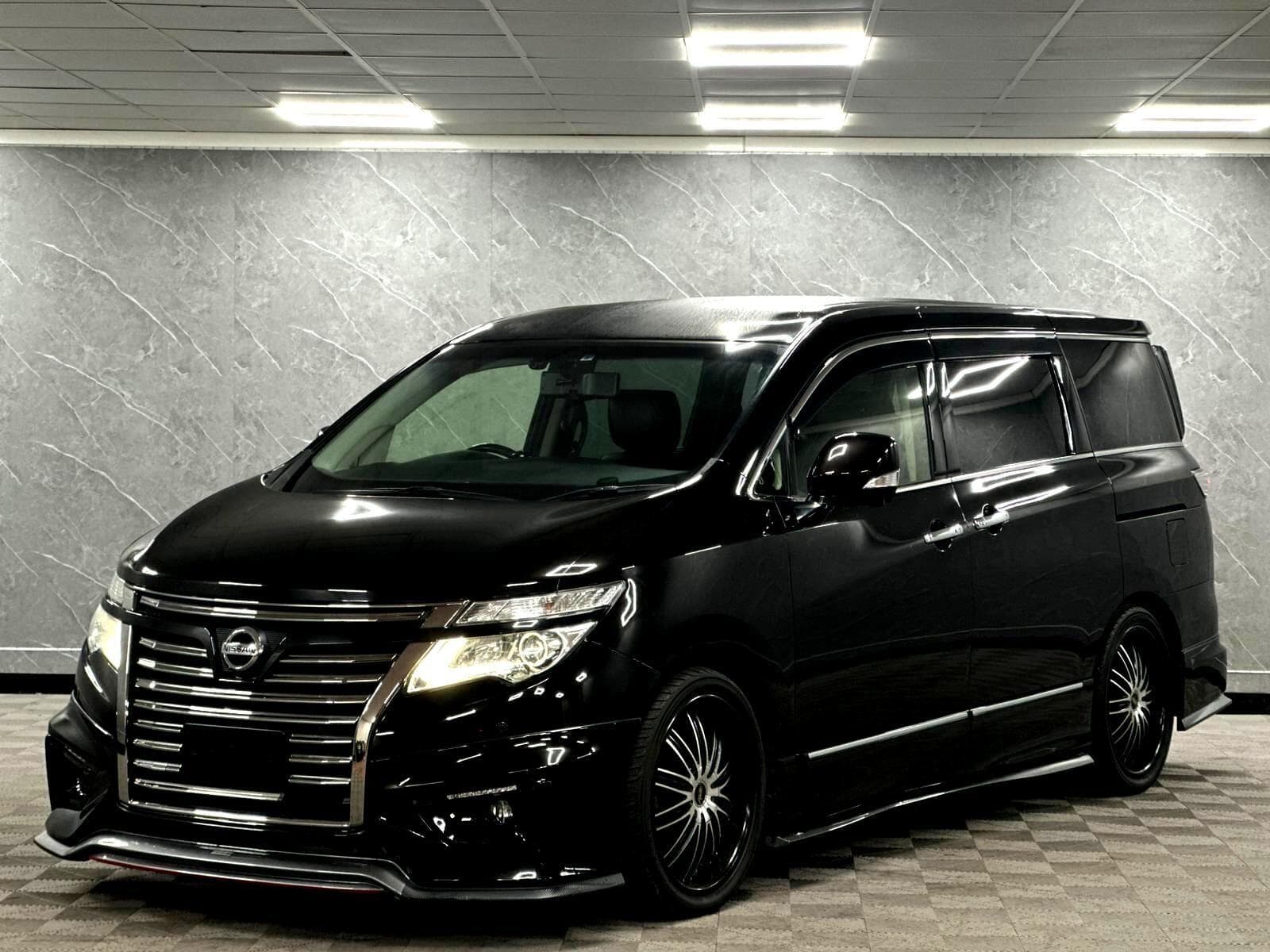 2015 Nissan Elgrand - Image 3