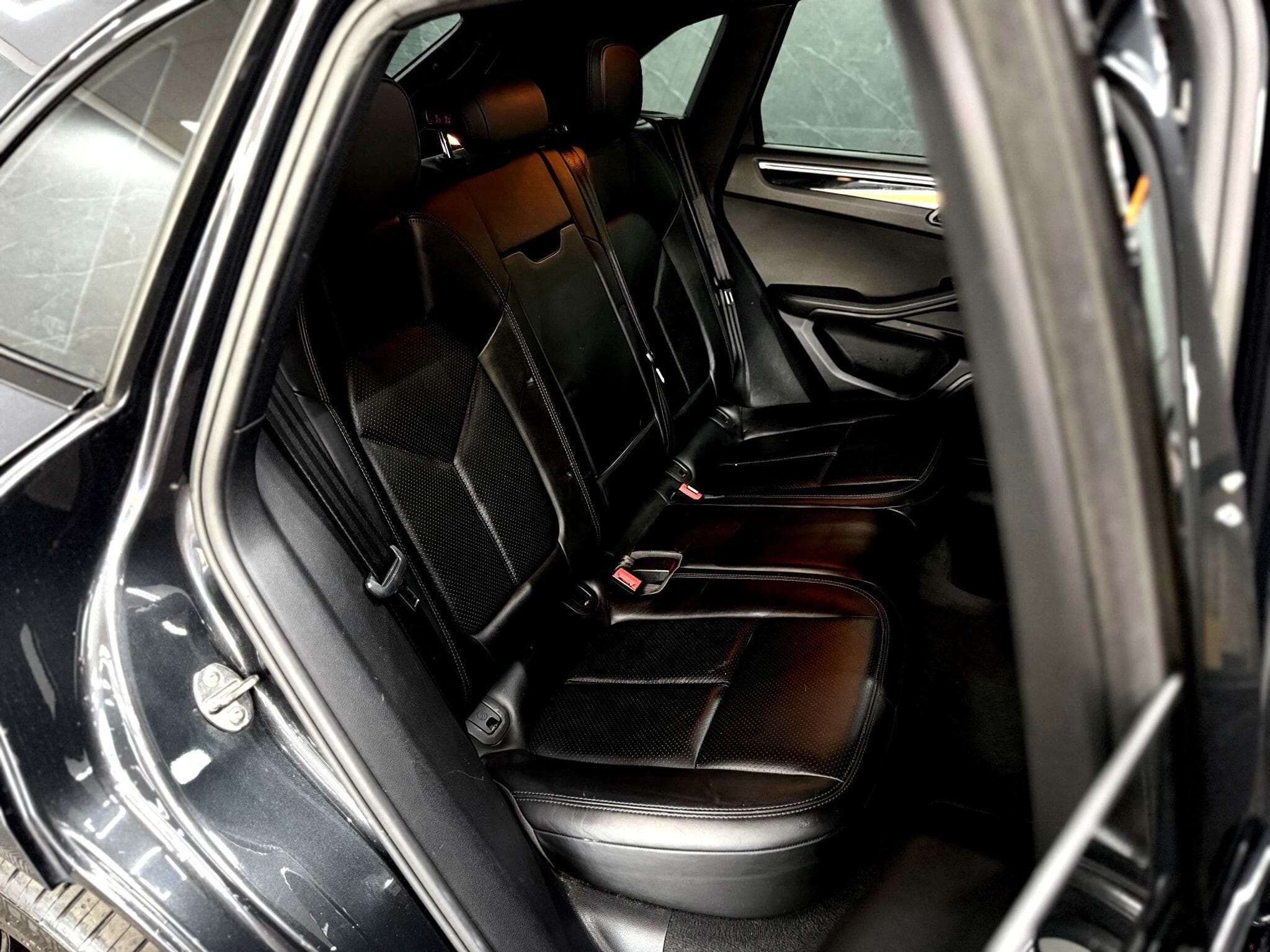 2016 Porsche Macan - Thumbnail 40