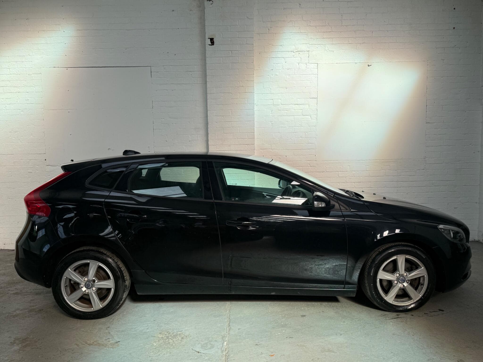 2015 Volvo V40 - Thumbnail 8