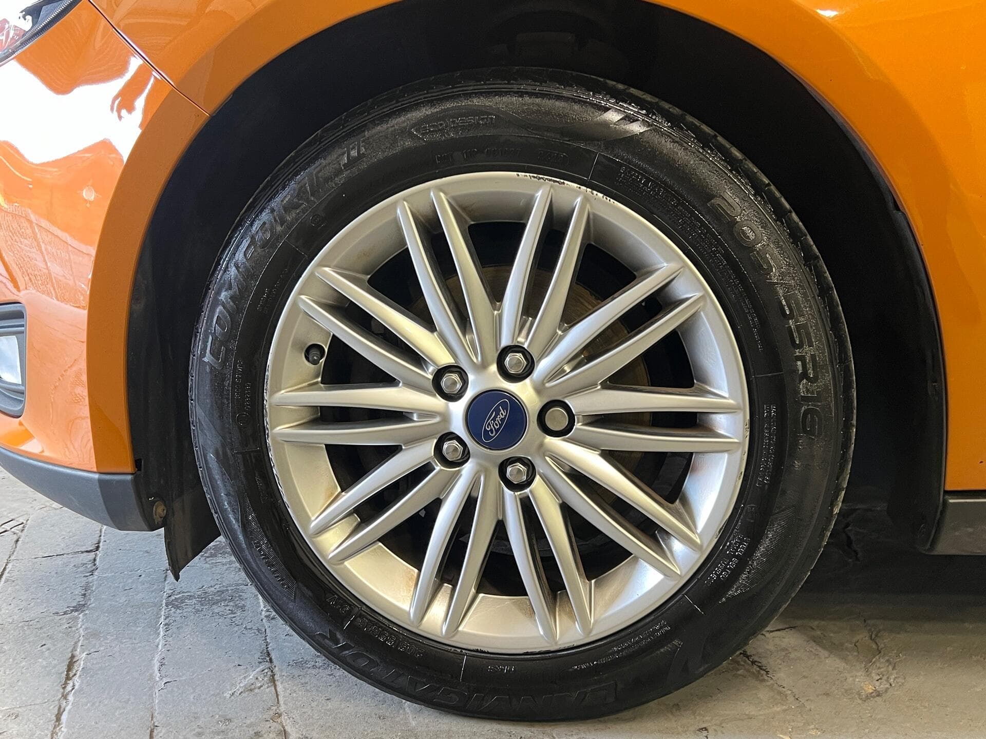 2017 Ford Focus - Thumbnail 17