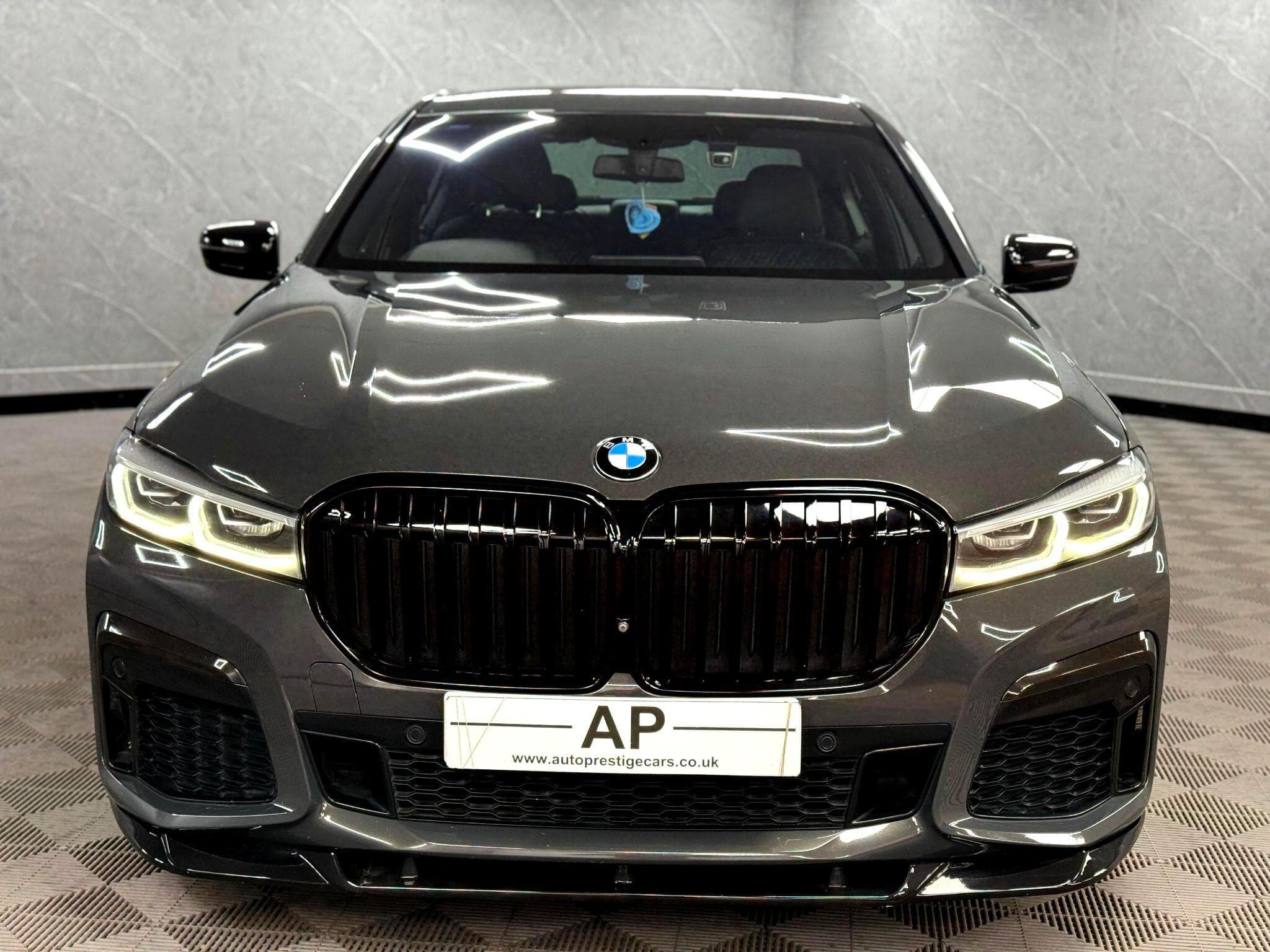 2019 BMW 7 Series - Thumbnail 11
