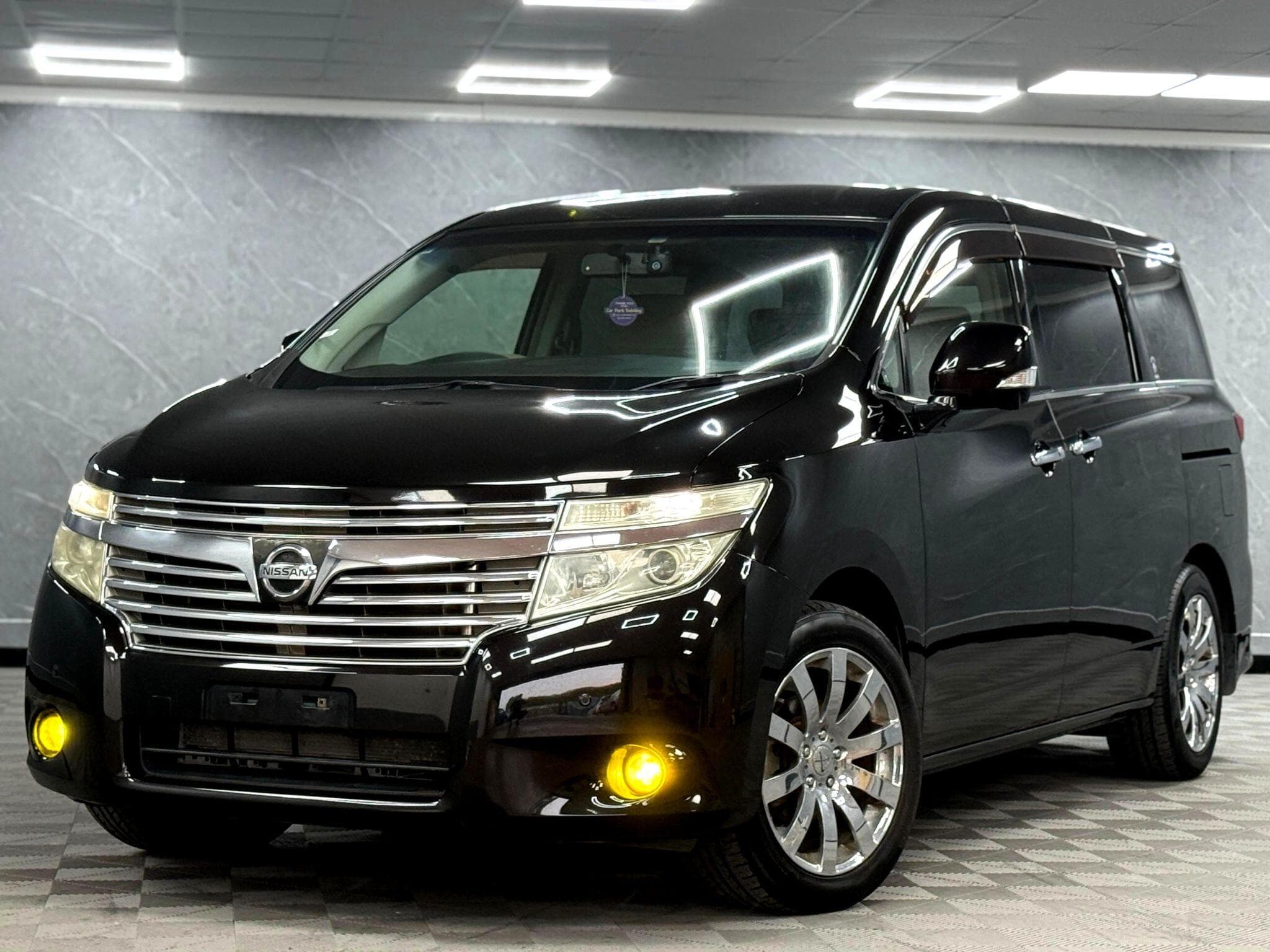 2011 Nissan Elgrand - Main