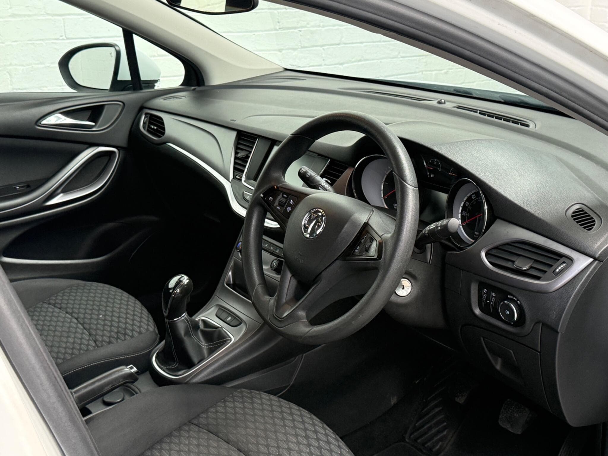 2016 Vauxhall Astra - Thumbnail 13