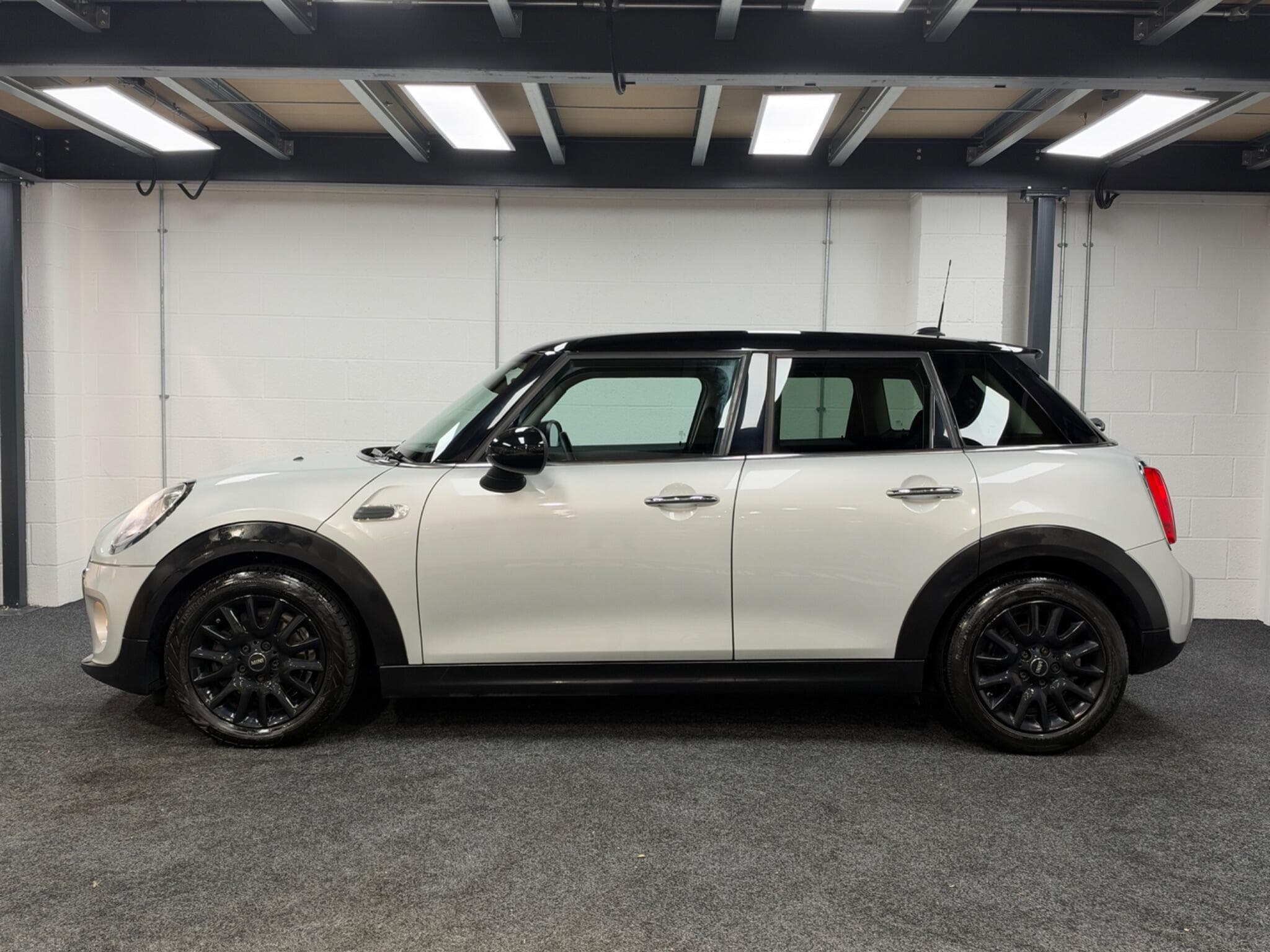 2015 MINI Hatch - Thumbnail 4