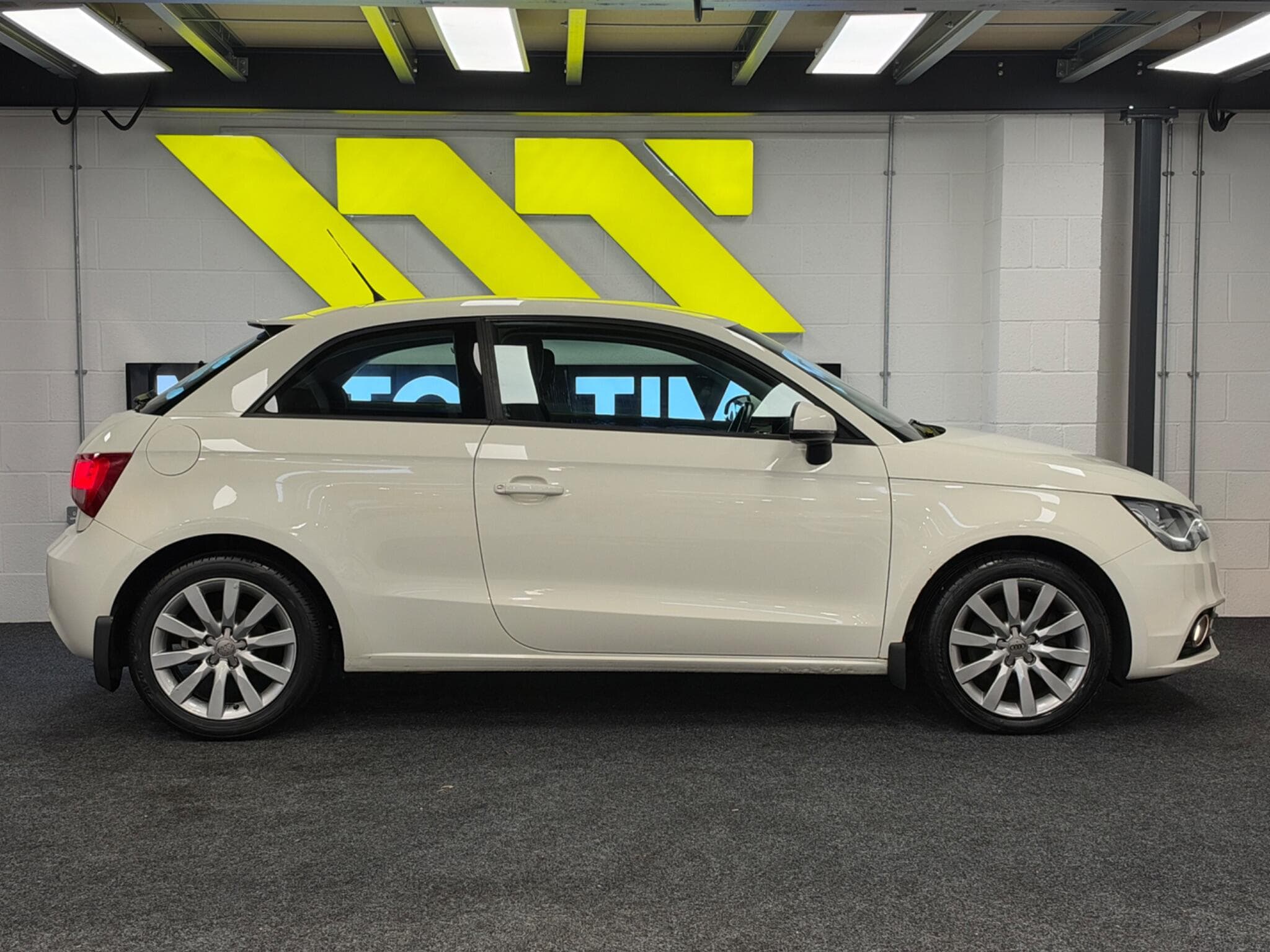 2011 Audi A1 - Thumbnail 11