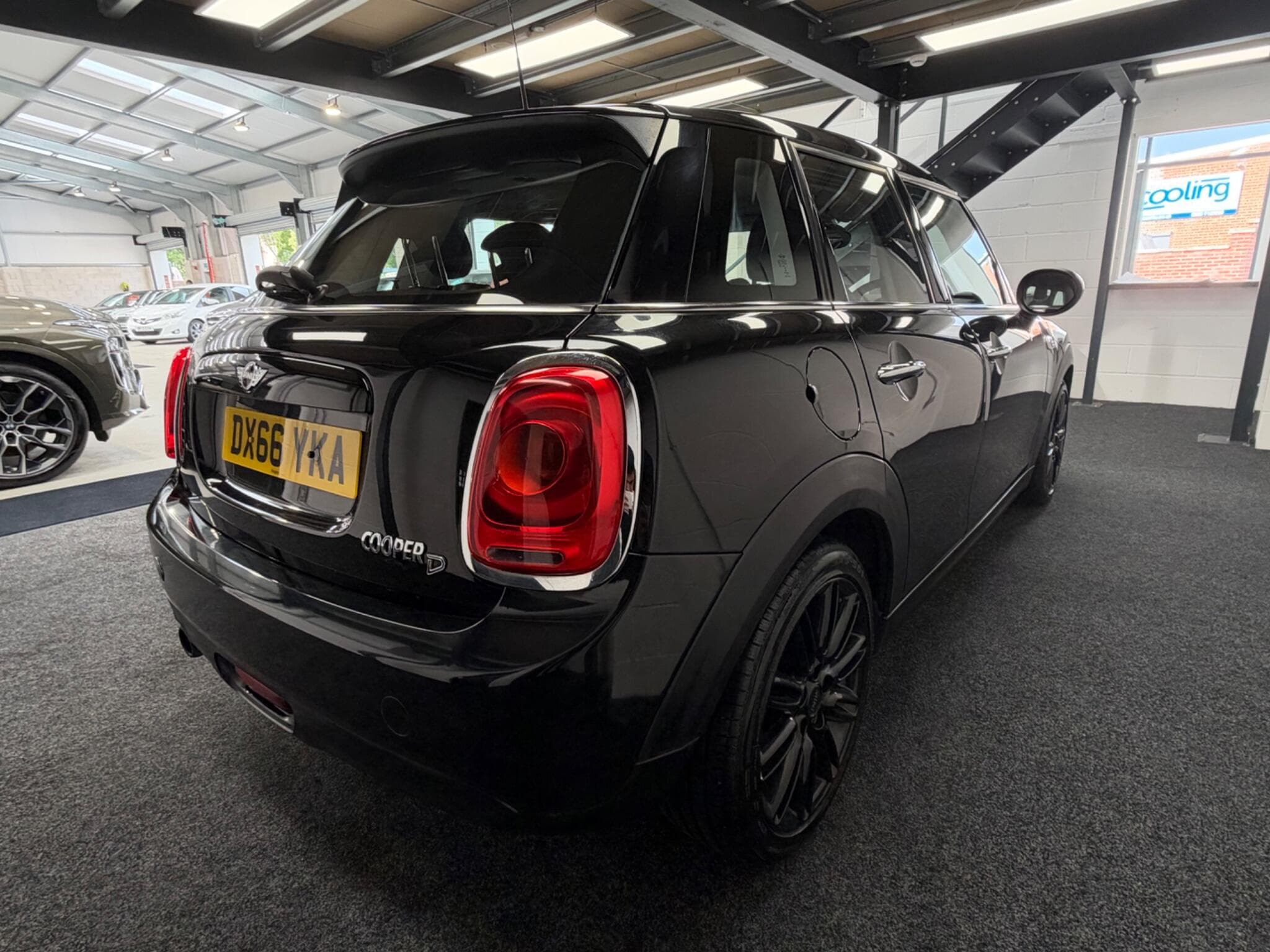 2016 MINI Hatch - Thumbnail 11
