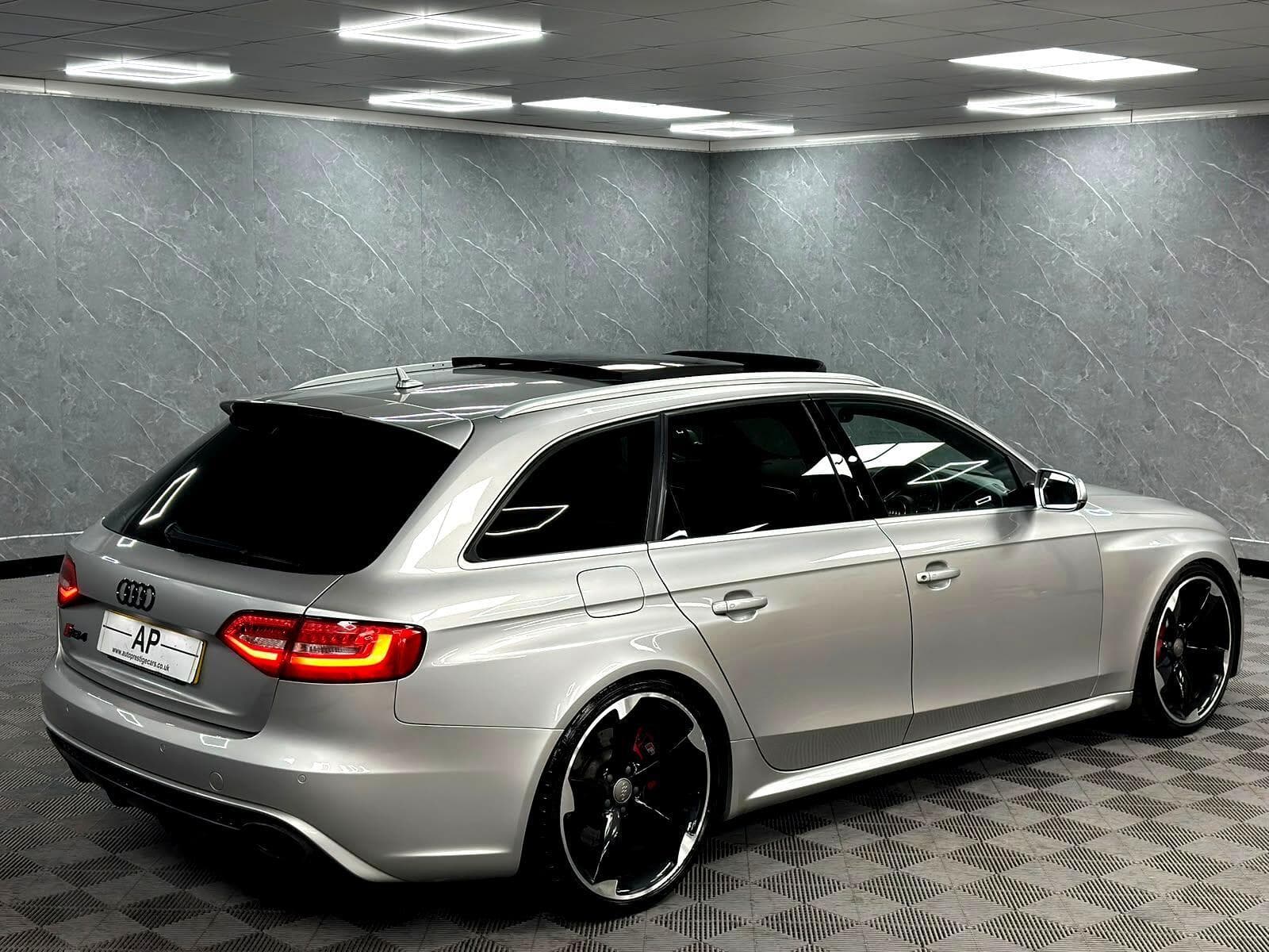 2015 Audi RS4 Avant - Thumbnail 41