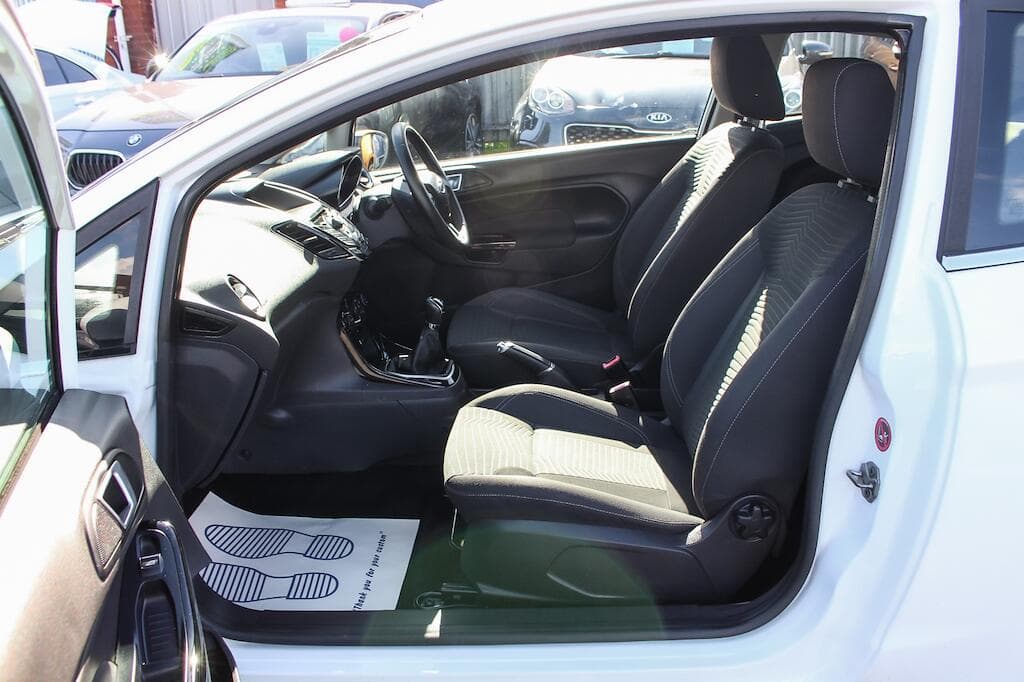 2014 Ford Fiesta - Thumbnail 17