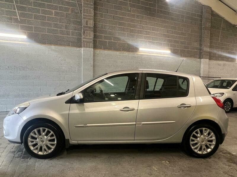 2011 Renault Clio - Thumbnail 9