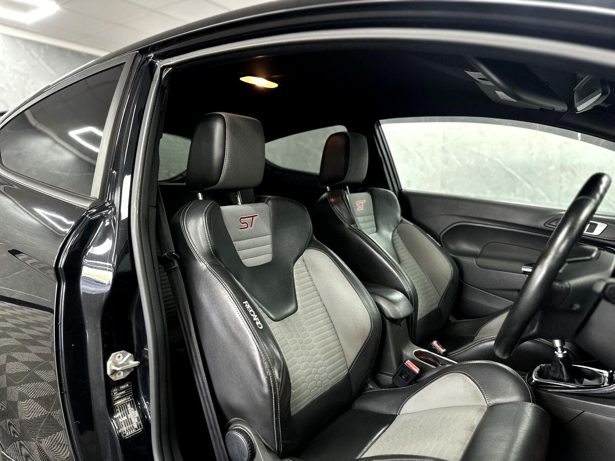 2013 Ford Fiesta - Thumbnail 24