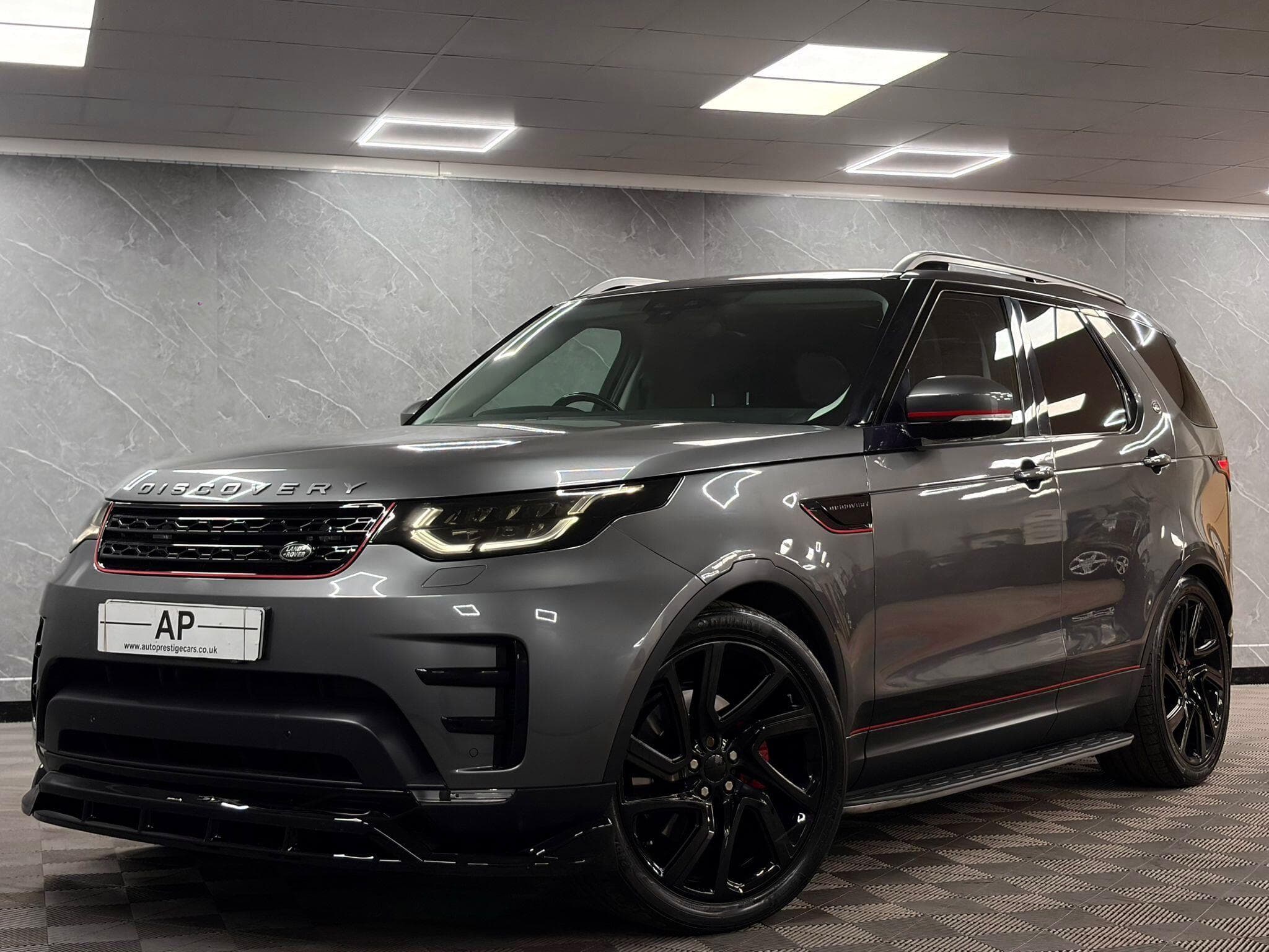 2017 Land Rover Discovery - Main