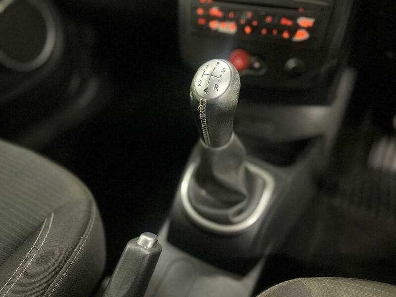 2011 Renault Clio - Thumbnail 32