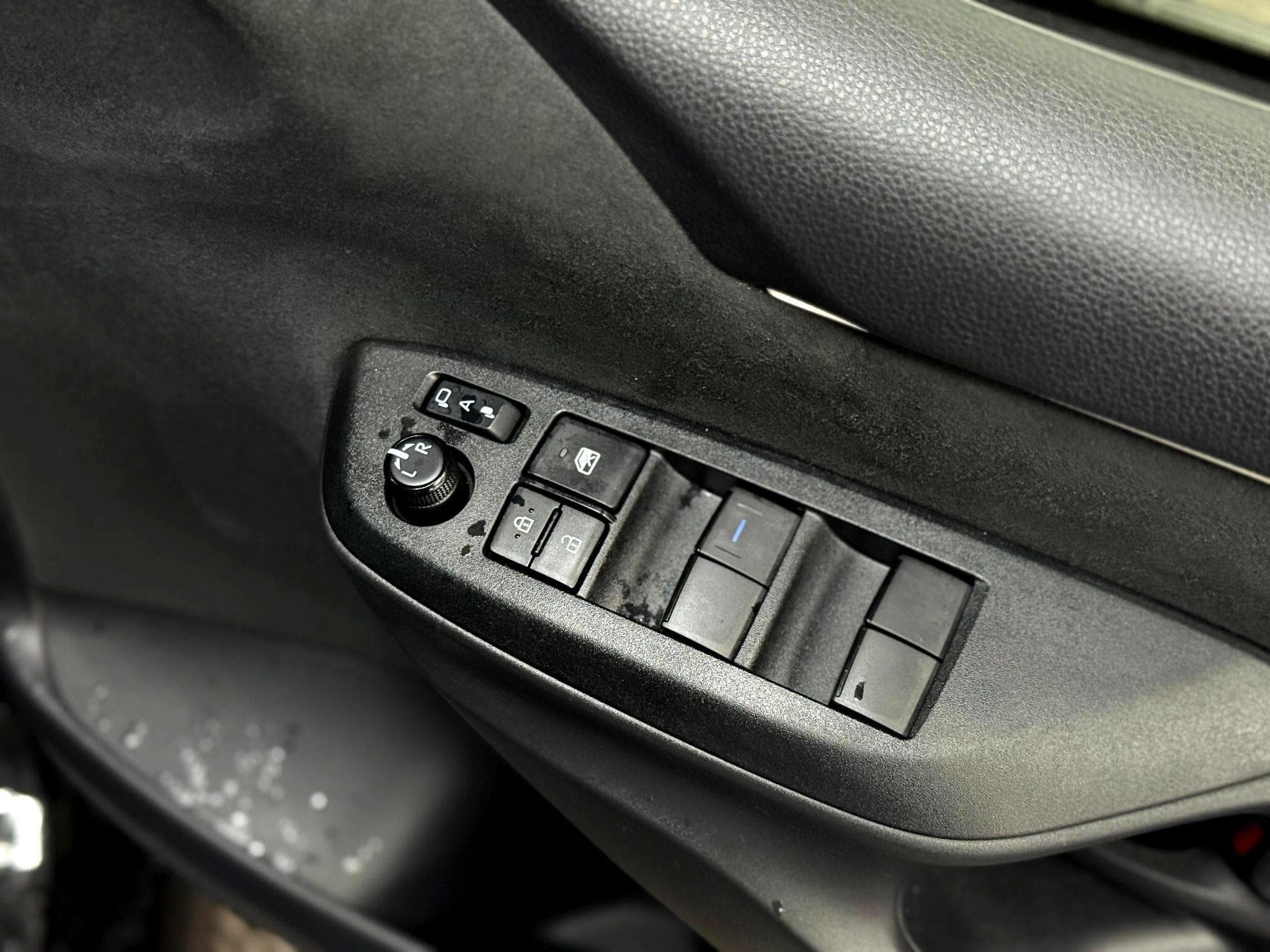 2023 Toyota Yaris - Thumbnail 32