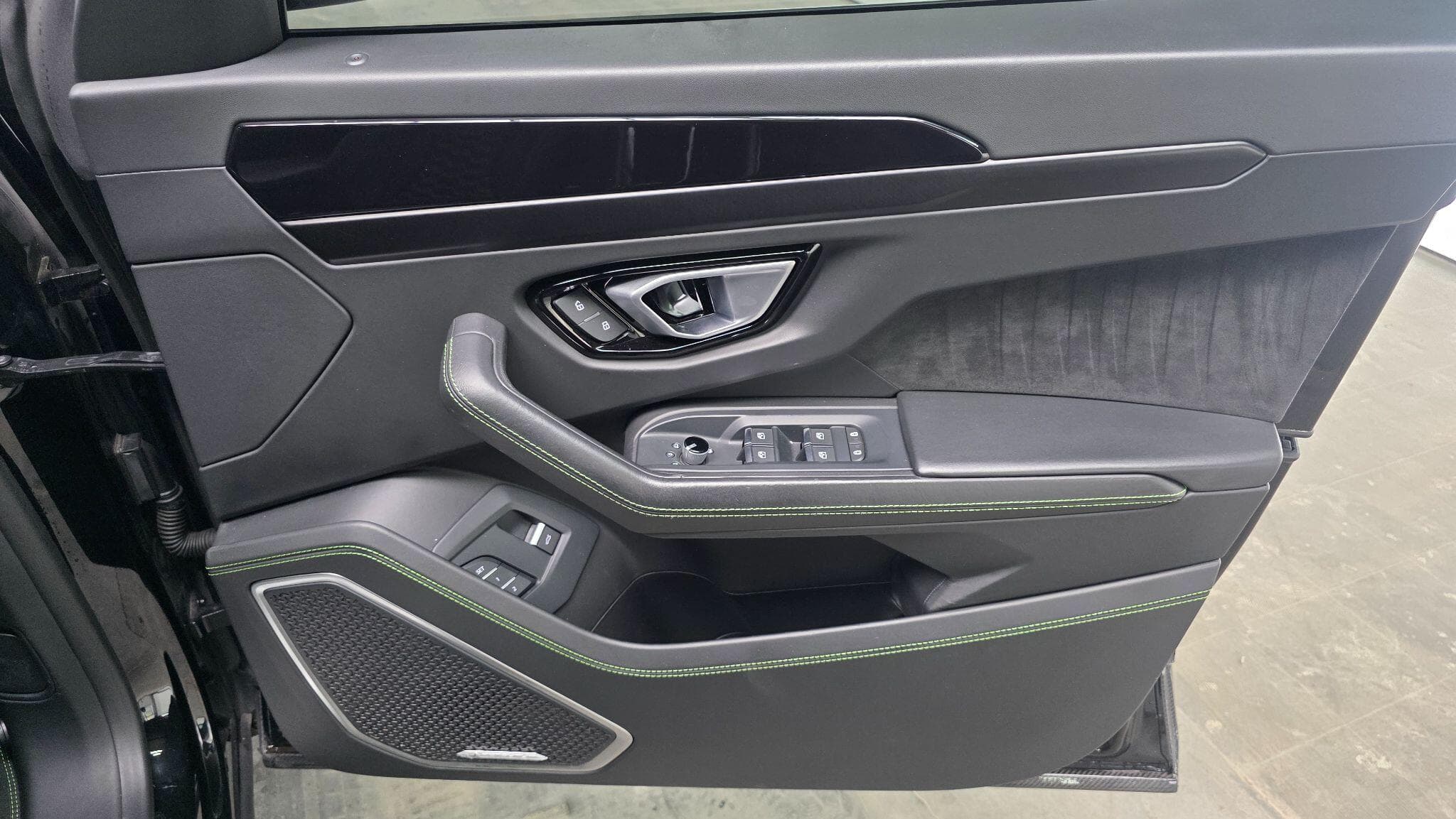 2021 Lamborghini Urus - Thumbnail 51