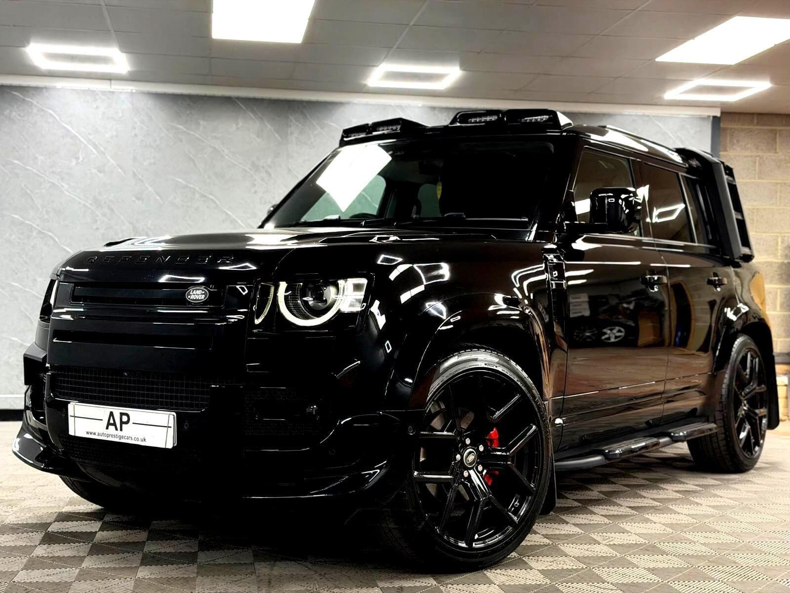 2024 Land Rover Defender 110 - Thumbnail 14