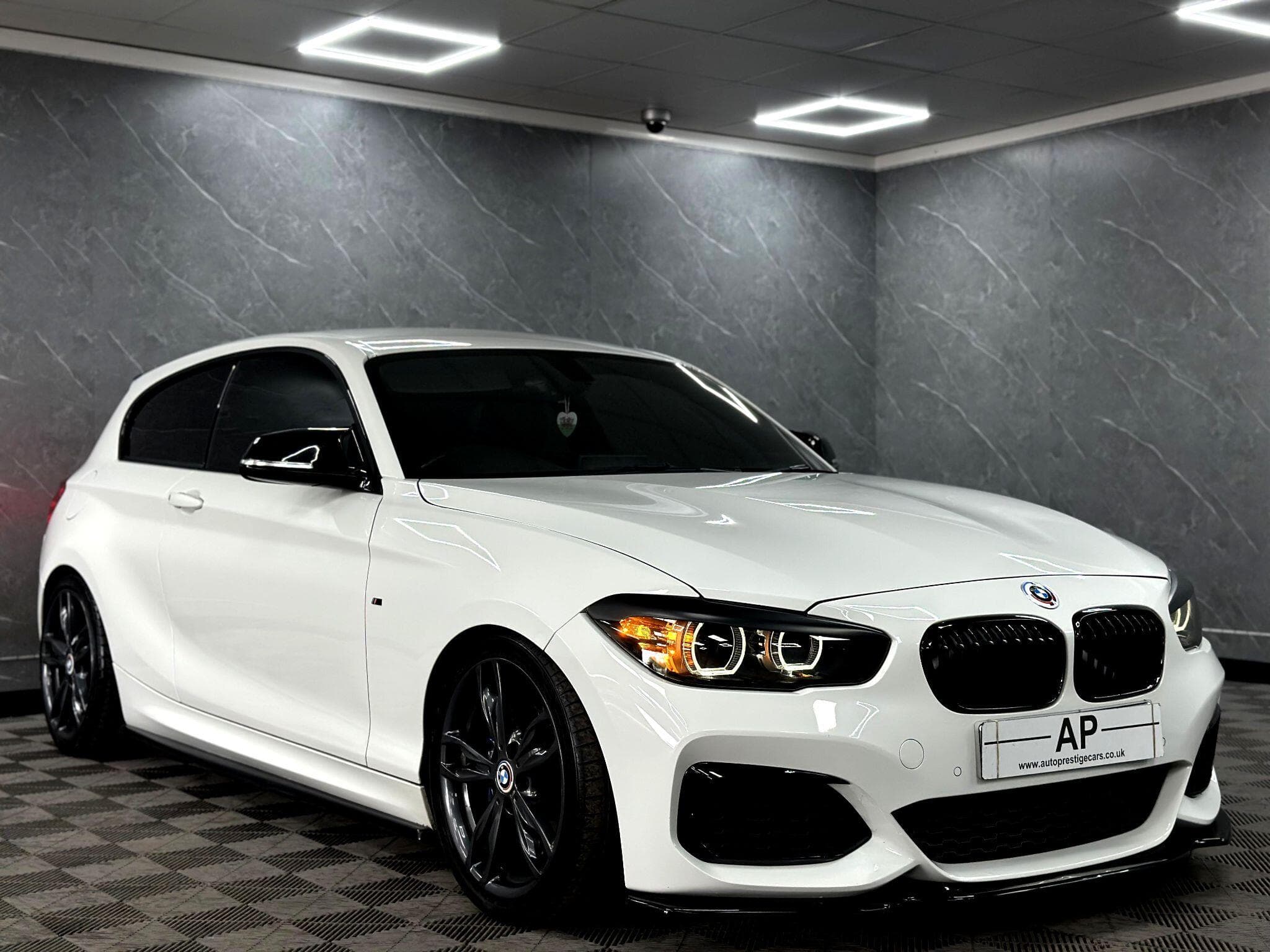 2018 BMW 1 Series - Thumbnail 25